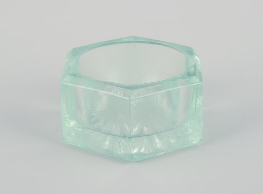 Verre Fåglavik Glasbruk. Cinq salières en verre vert Milieu du 20e siècle. en vente