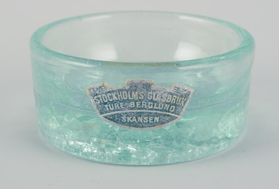 Fåglavik Glasbruk. Fünf Salzstreuer aus grünem Glas. Mitte des 20. Jahrhunderts im Angebot 3