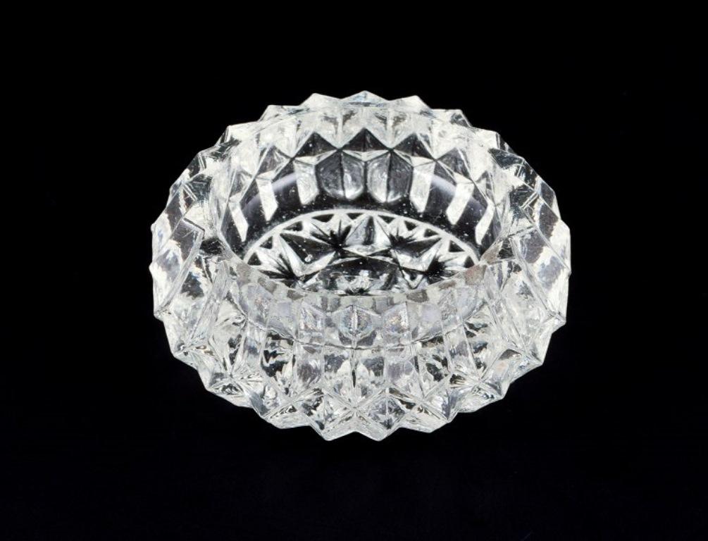 Fåglavik Glasbruk (1874-1980), Suède.
Six salières en verre transparent fabriqué à la main.
Collection privée suédoise.
Milieu du 20e siècle.
En parfait état.
Le plus grand : Diamètre 7,0 cm x hauteur 3,0 cm.
