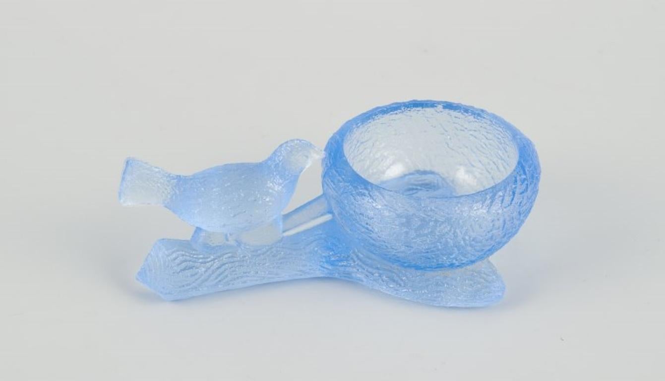Fåglavik Glasbruk (1874-1980), Sweden.
Two salt cellars with birds in colored glass. Handmade blue glass.
Private Swedish collection.
Mid-20th century.
In perfect condition.
Dimensions: L 8.5 cm x H 3.0 cm.
