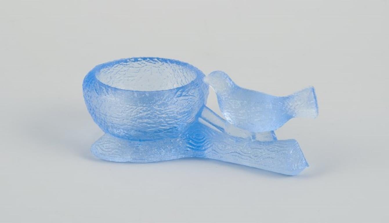 Fåglavik Glasbruk, Suède. Deux salières avec oiseaux en verre coloré Excellent état - En vente à Copenhagen, DK