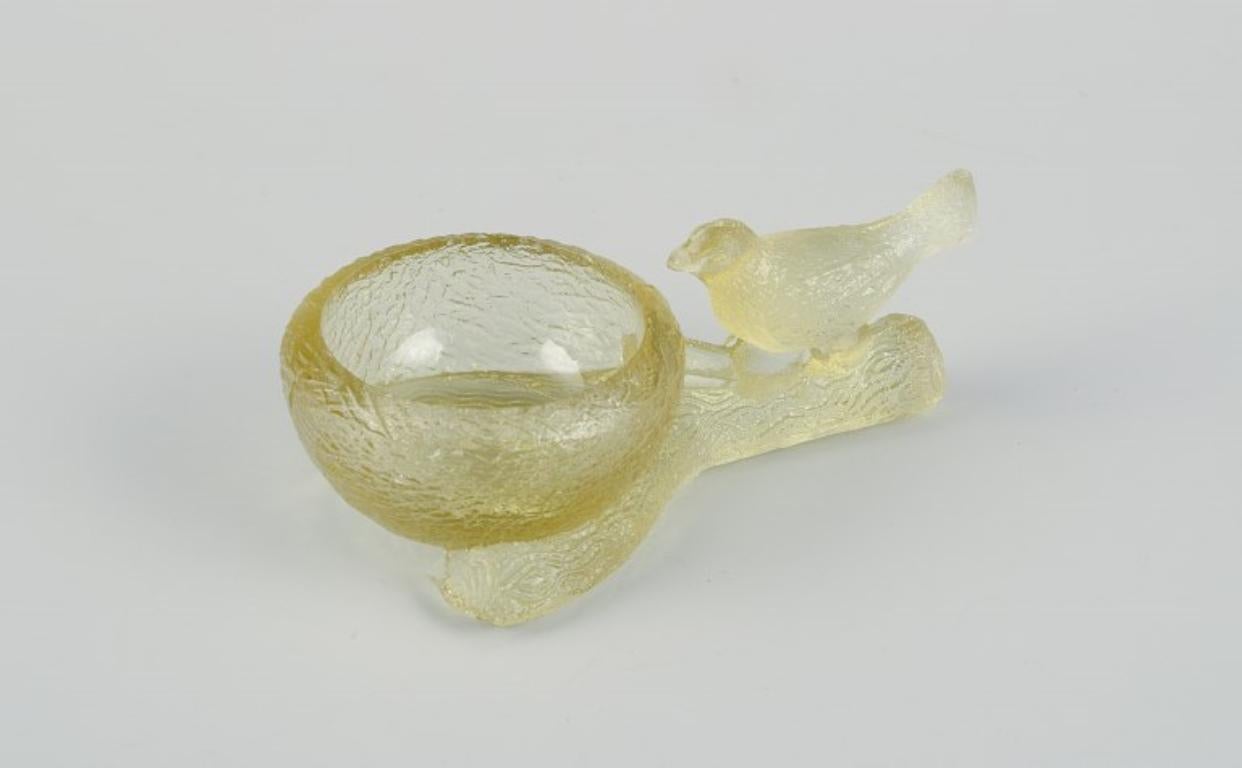 Swedish Fåglavik Glasbruk, Sweden. Two salt cellars with birds in yellow-brown glass For Sale