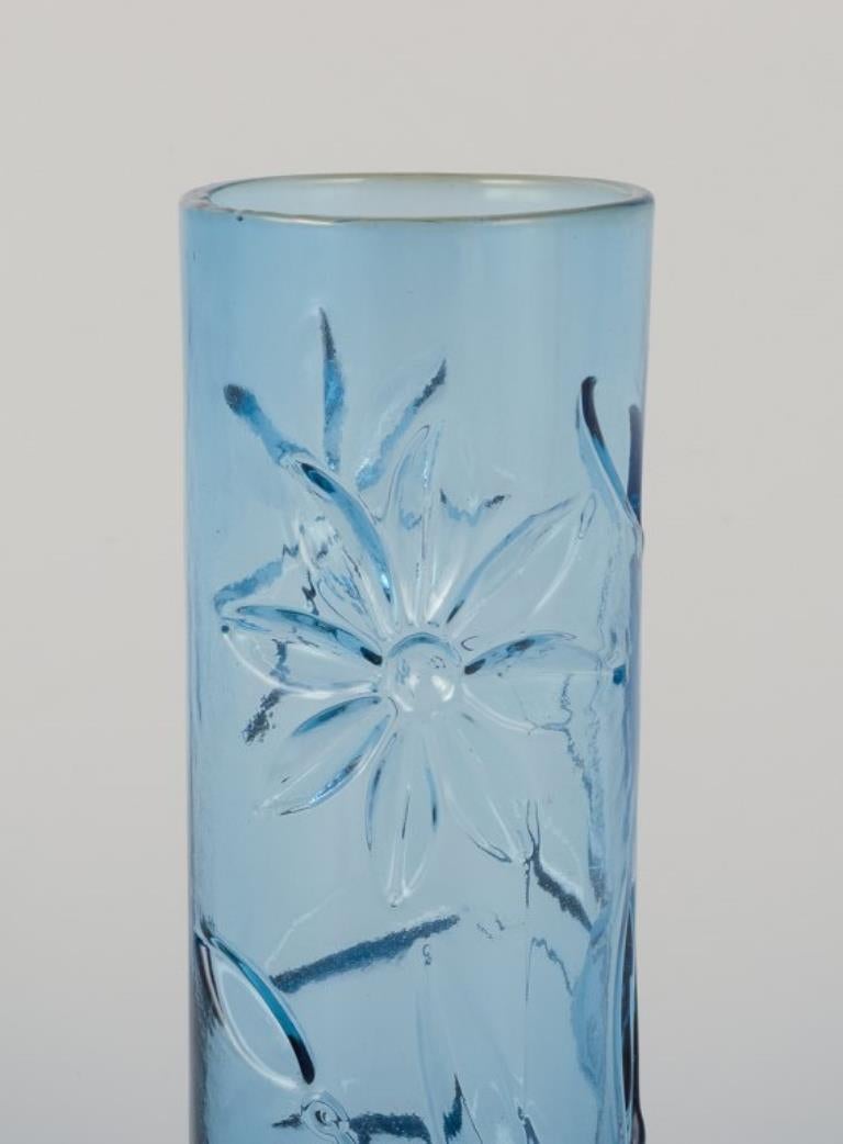 Fåglavik, Suède. Ensemble de quatre vases en verre d'art aux motifs floraux. en vente 2