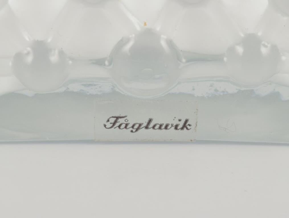 Fåglavik, Suède. Deux vases en verre d'art. Design moderniste avec un relief géométrique. en vente 1
