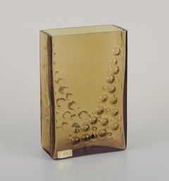 Fåglavik, Suède. Deux vases en verre d'art. Design moderniste avec relief de bulles