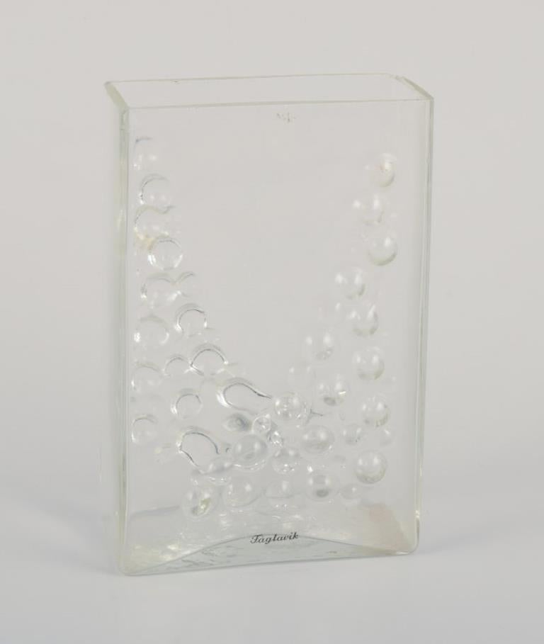 Fåglavik, Suède. Deux vases en verre d'art. Design moderniste avec relief de bulles Excellent état - En vente à Copenhagen, DK