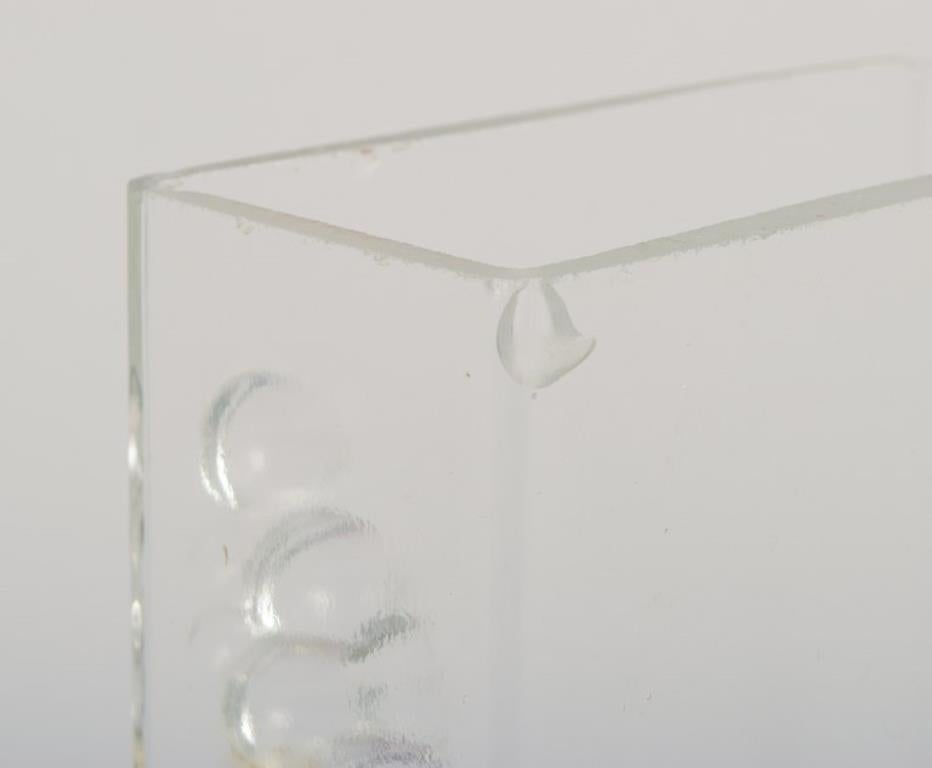 Verre d'art Fåglavik, Suède. Deux vases en verre d'art. Design moderniste avec relief de bulles en vente