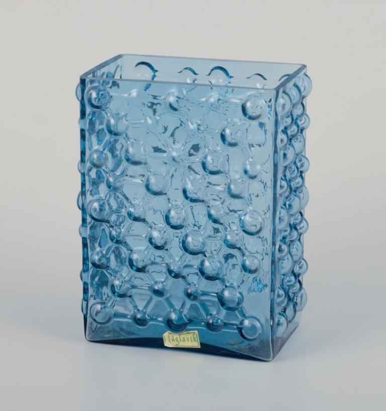 Fåglavik, Svezia.
Due vasi in vetro artistico. Design modernista con rilievo geometrico a bolle.
Approssimativamente dagli anni '70.
Condizioni perfette.
Dimensioni: L 11,0 cm x P 7,0 cm x H 14,0 cm.