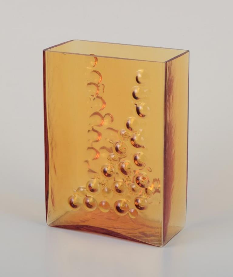 Vetro artistico Fåglavik, Svezia. Due vasi in vetro artistico con rilievi geometrici e bolle. in vendita