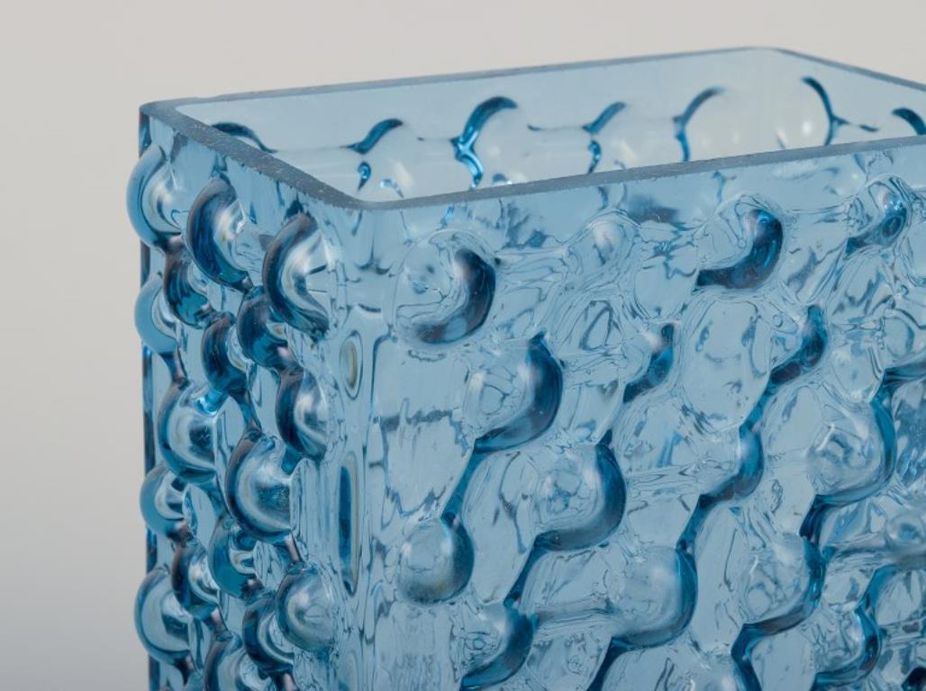 Fåglavik, Svezia. Due vasi in vetro artistico con rilievi geometrici e bolle. in vendita 2