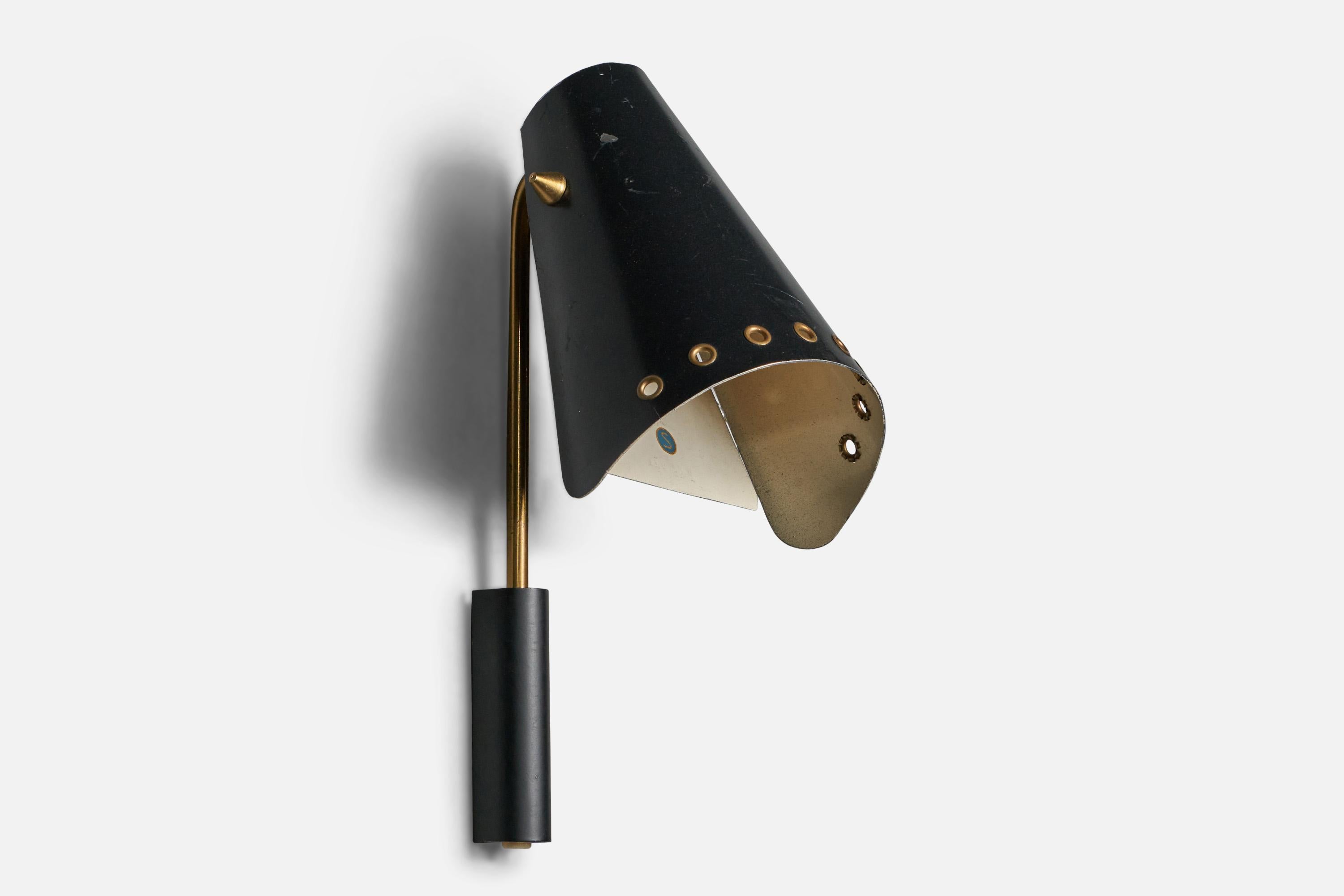 An adjustable black-lacquered metal and brass wall light, designed and produced by Fåglavik, Sweden, c. 1940s.

Overall Dimensions (inches): 13.15