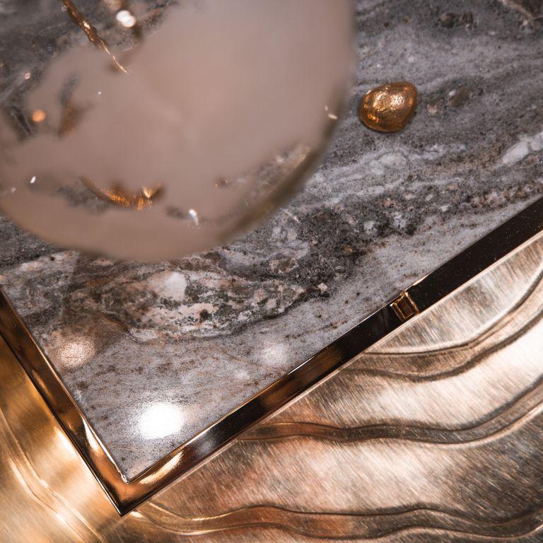 Fahari Large Tray in Marble and Gold – Elegant Luxury Serveware In New Condition For Sale In Porto, PT
