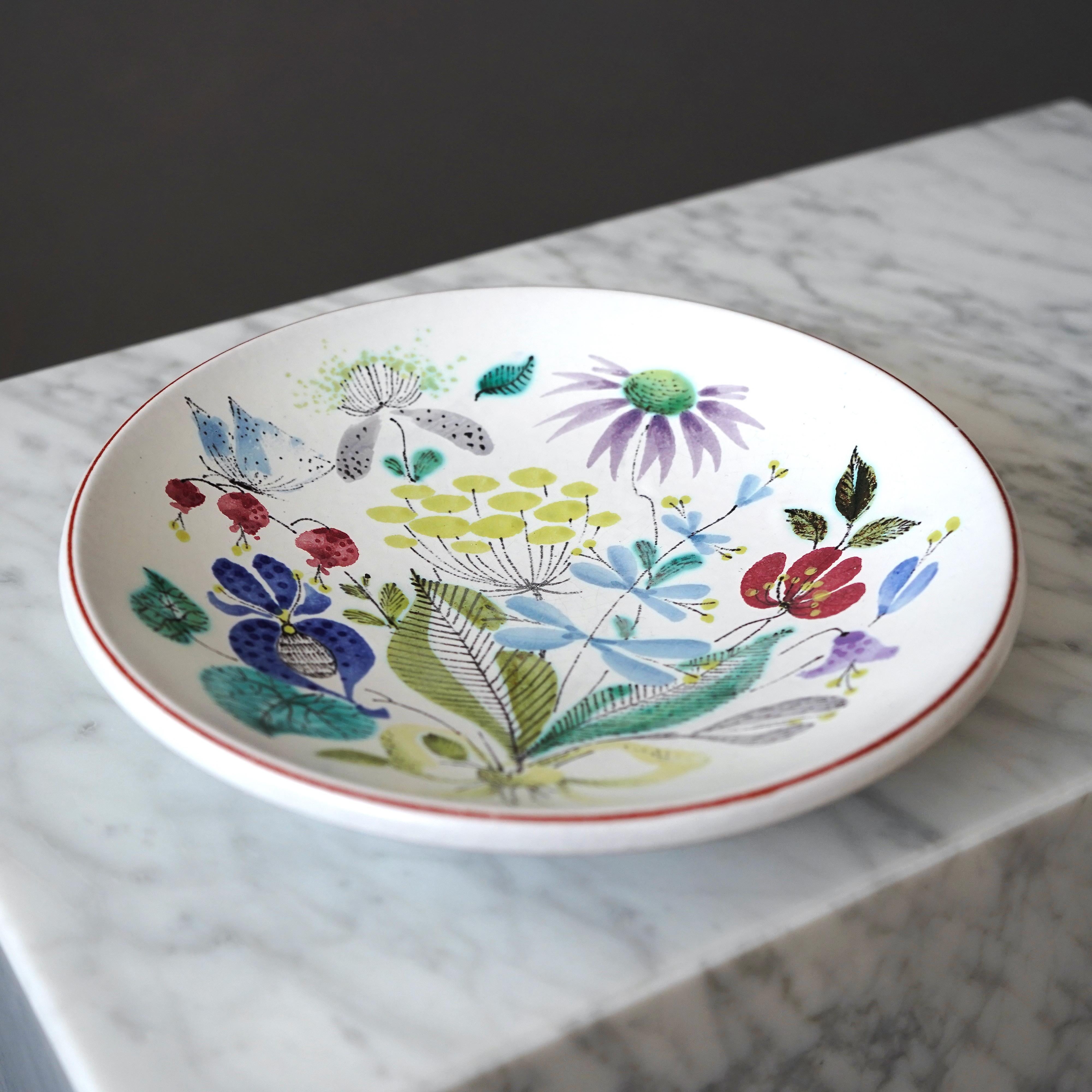 A beautiful faience bowl with amazing hand painted flower decor.
Designed by Stig Lindberg in Gustavsberg Studio, Sweden, 1950s.

Great condition.
Signed with the Gustavsberg studio hand.

Stig Lindberg and Gustavsberg’s artistic leader Wilhelm Kåge