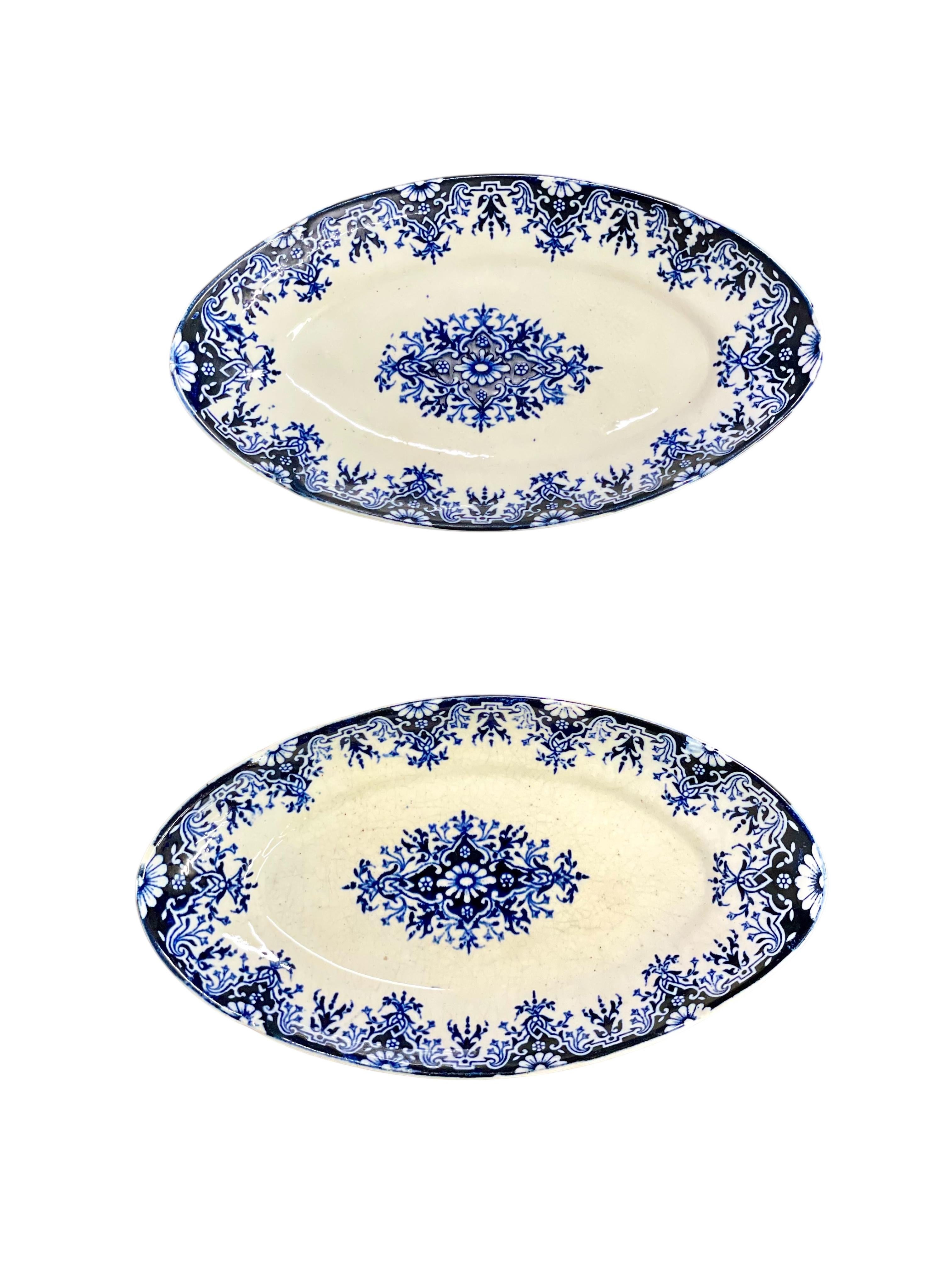 Mesa de servicio de loza con decoración azul, Francia S. XIX en venta 4