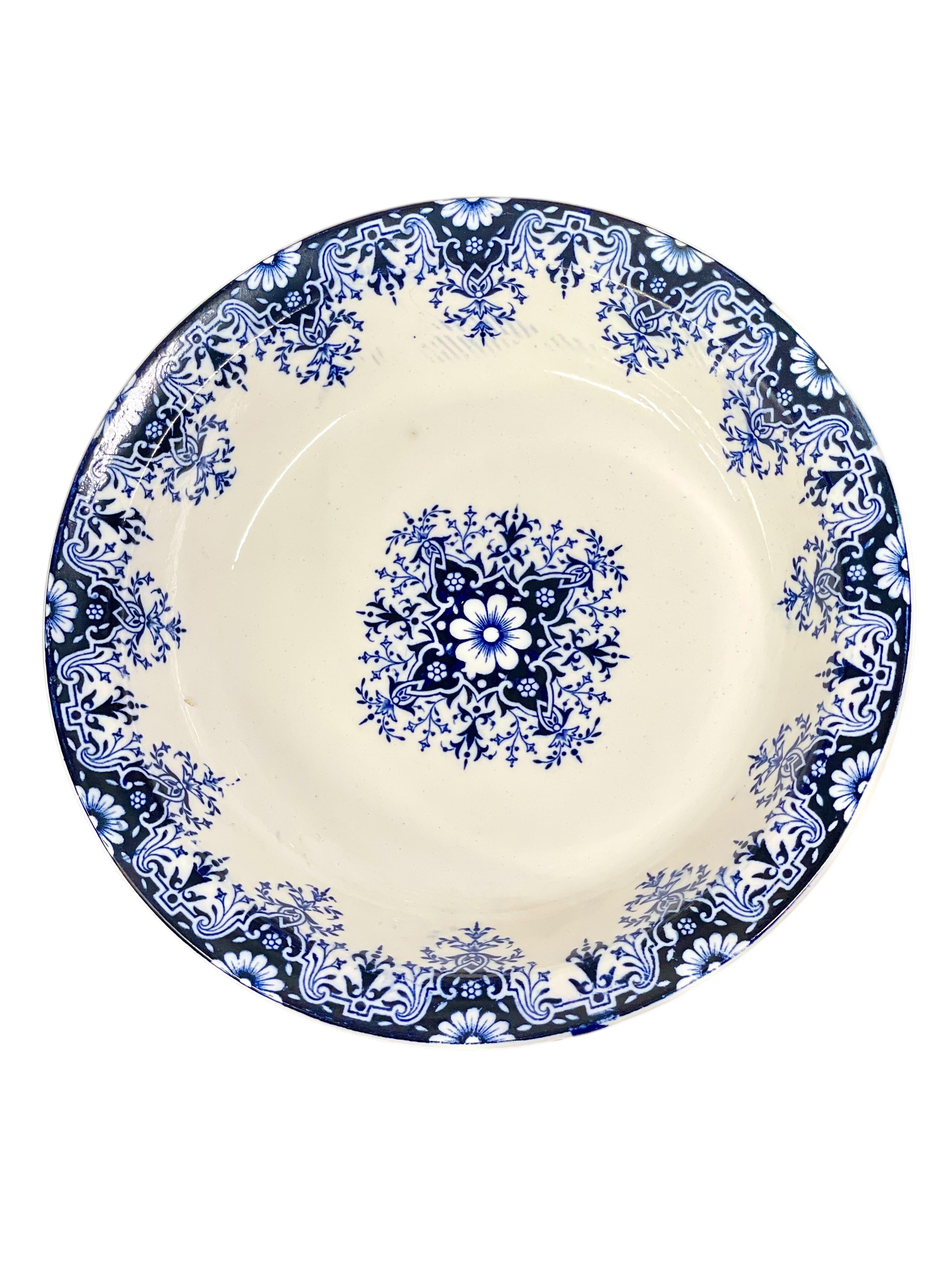 Mesa de servicio de loza con decoración azul, Francia S. XIX Francés en venta