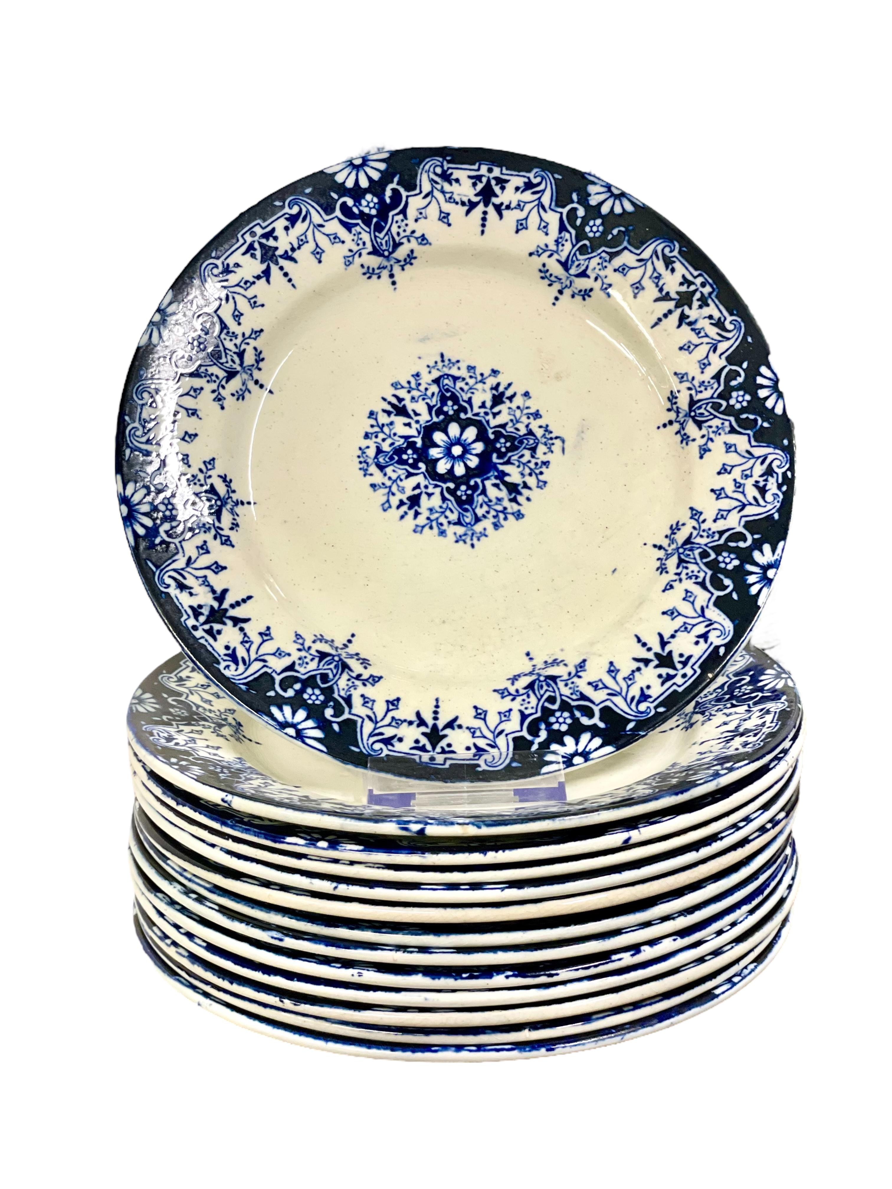 Mesa de servicio de loza con decoración azul, Francia S. XIX en venta 1