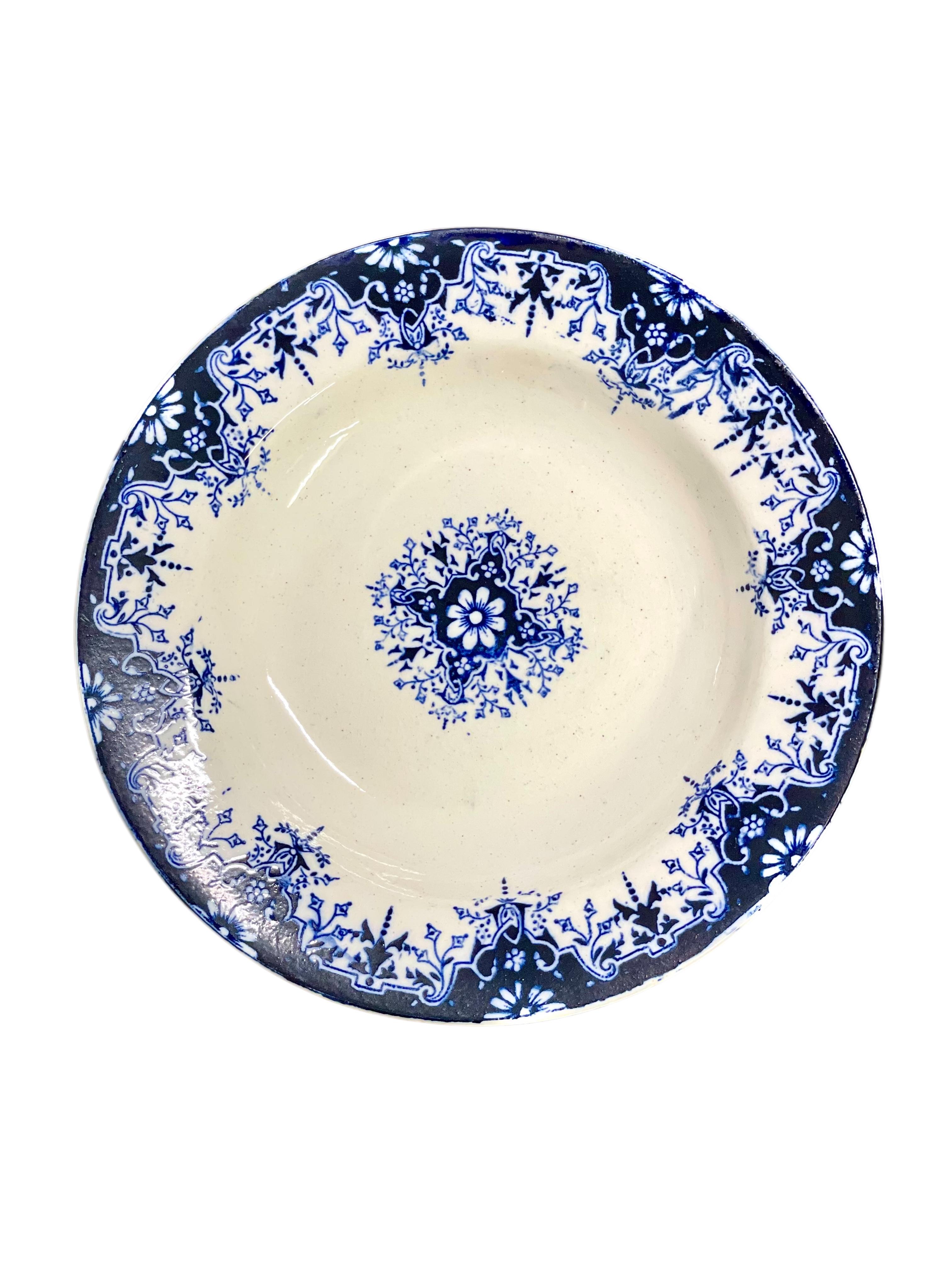 Mesa de servicio de loza con decoración azul, Francia S. XIX en venta 2