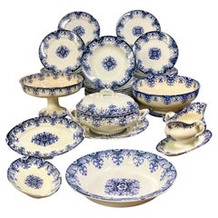 Tavolo da pranzo in faience con decorazioni blu, Francia, XIX secolo