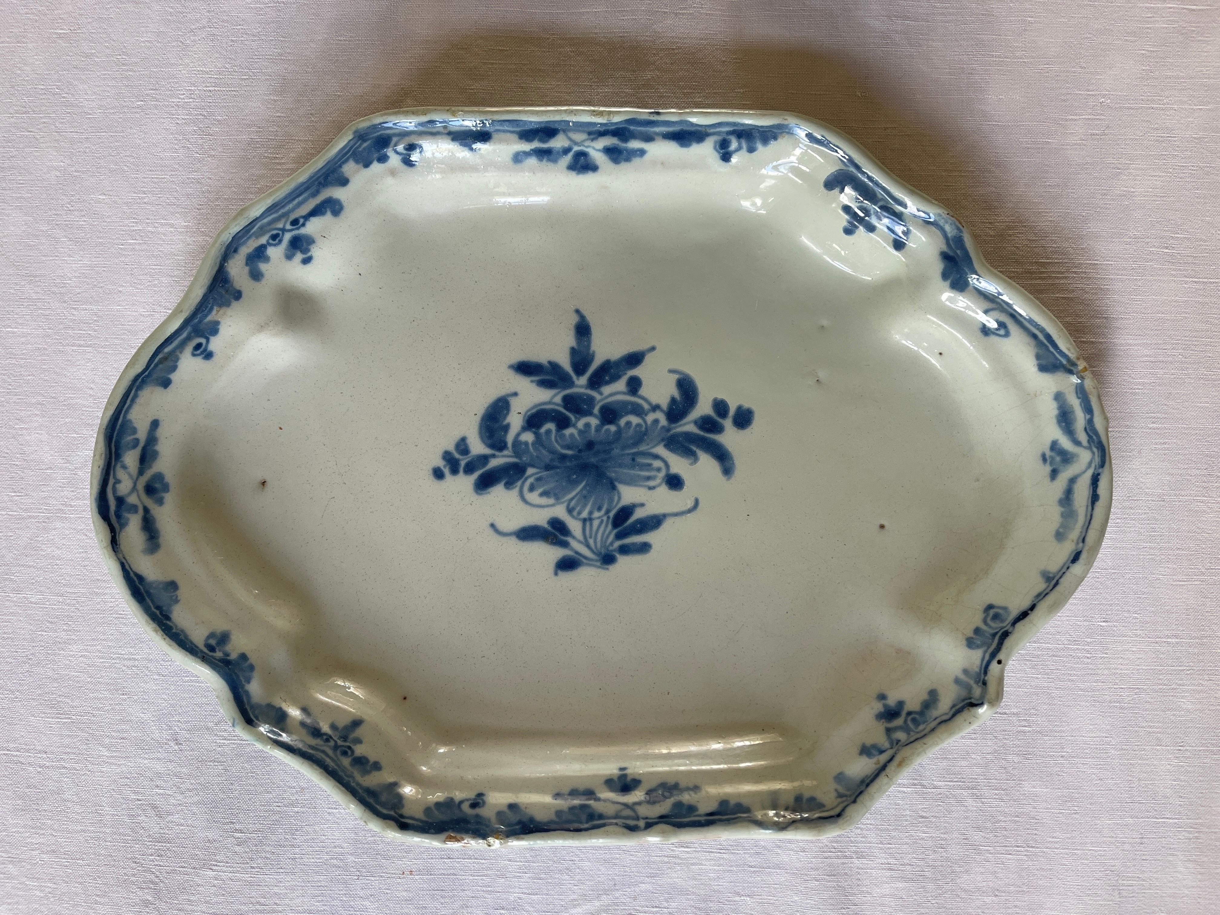 Faience Dish in Blue and White from Rouen, Early 18th Century In Excellent Condition In London, GB