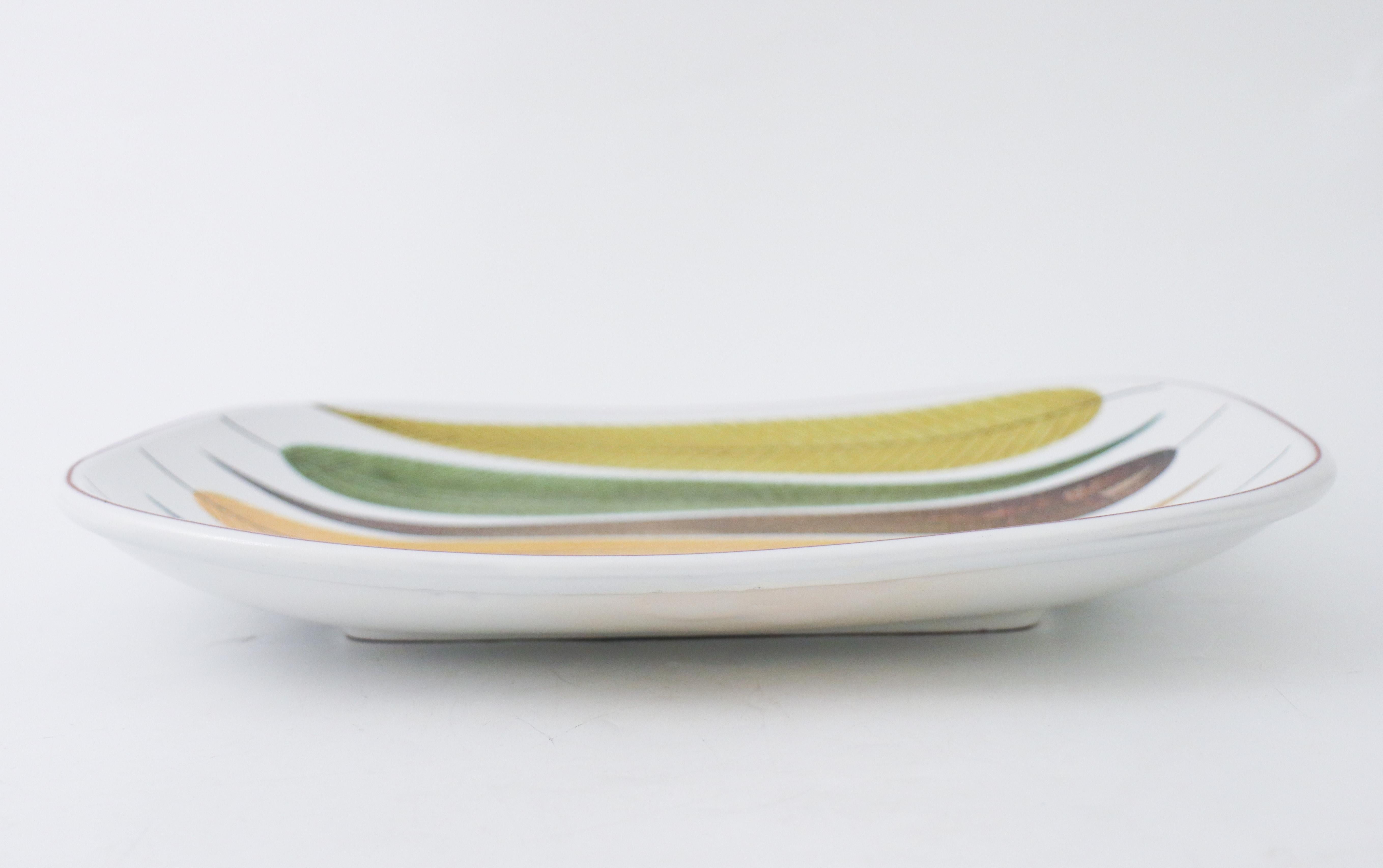 Faience Dish Leafs - Stig Lindberg - Gustavsberg Studio - Mid 20th Century In Excellent Condition In Stockholm, SE