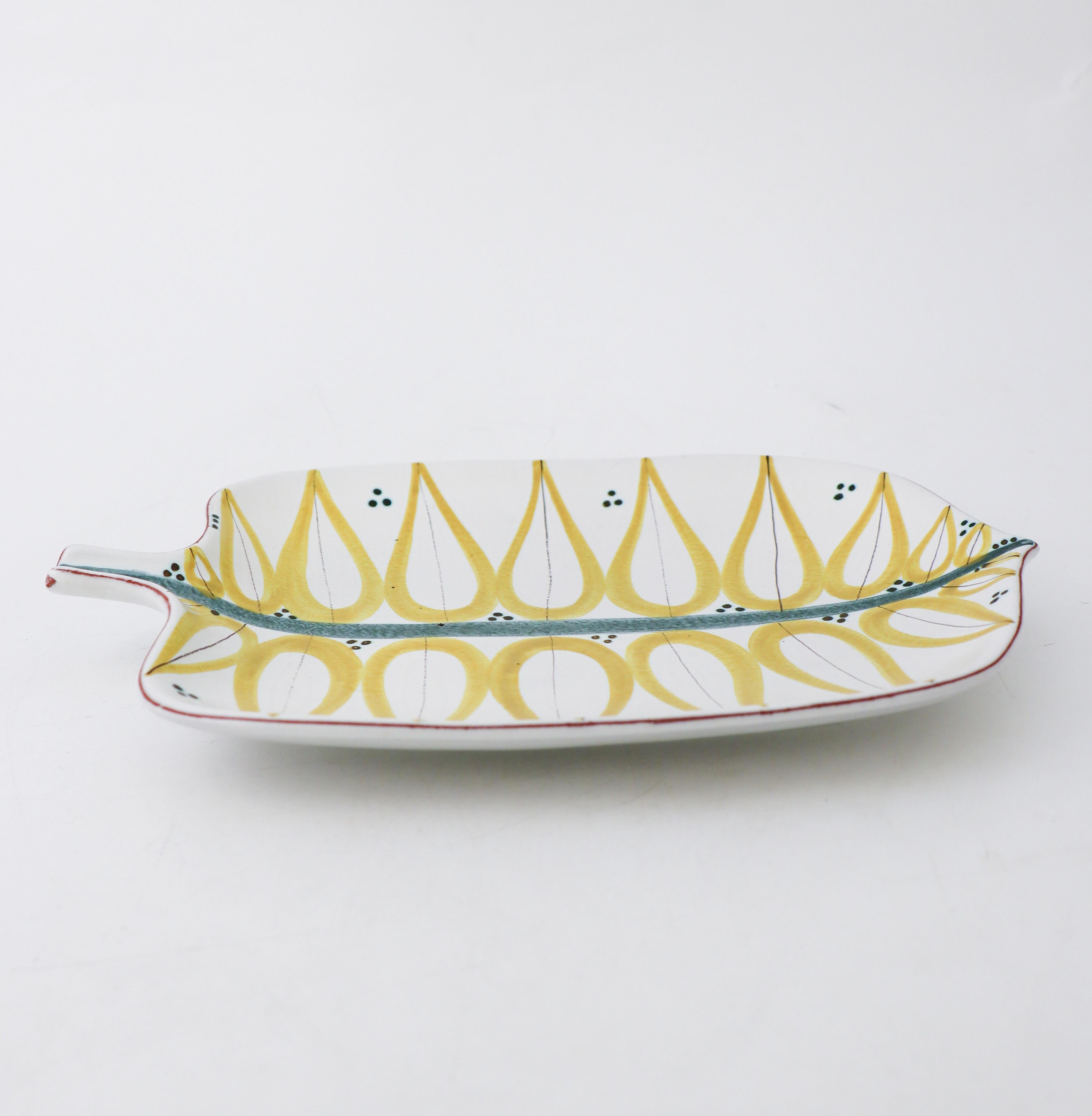 Scandinavian Modern Faience Dish - Stig Lindberg - Gustavsberg Studio - Mid 20th Century For Sale