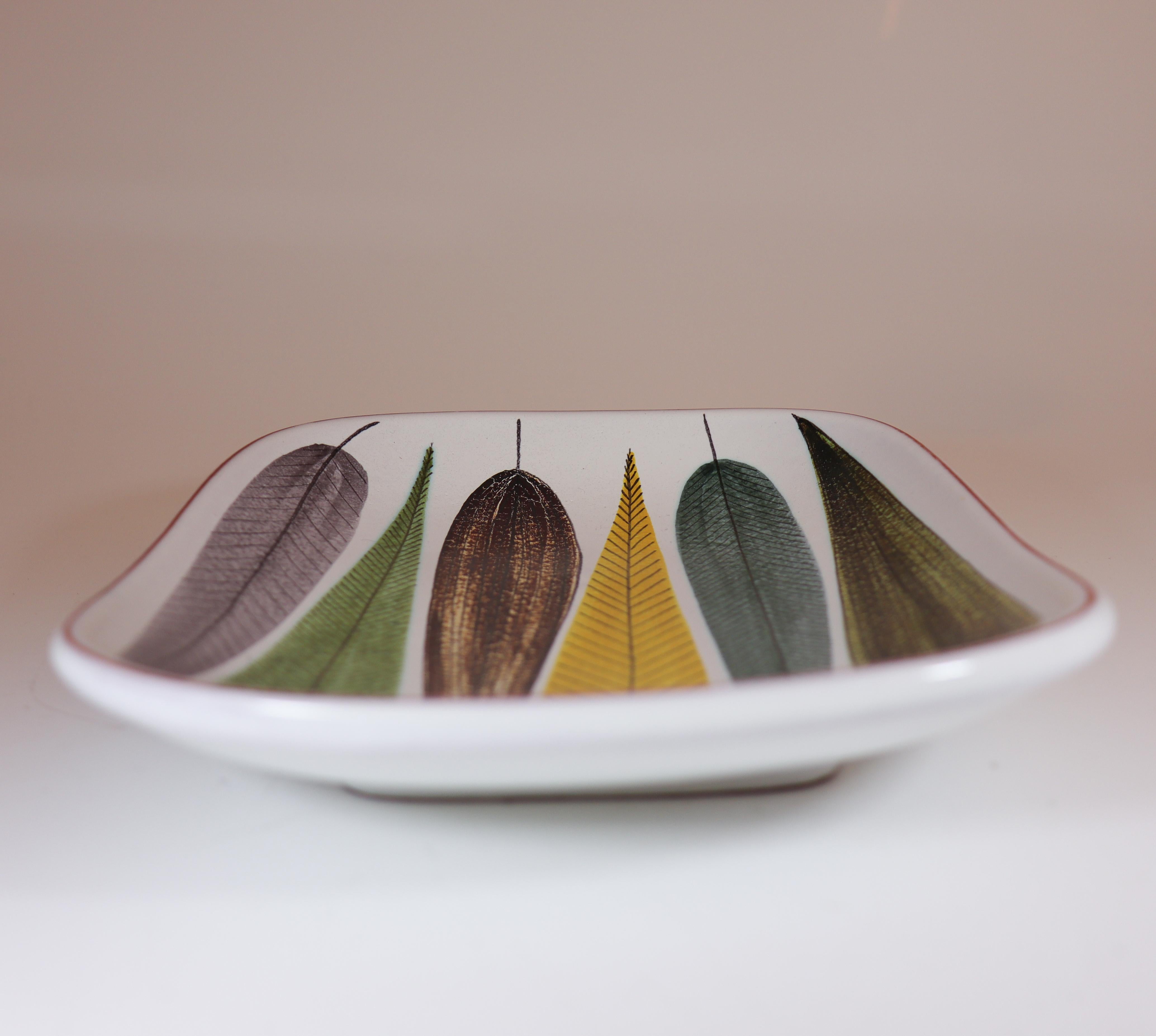 Faience Dish with leafs - Stig Lindberg - Gustavsberg Studio - Mid 20th Century For Sale 2