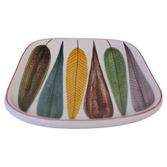 Plat en faïence avec feuilles - Stig Lindberg - Gustavsberg Studio - Mid 20th Century
