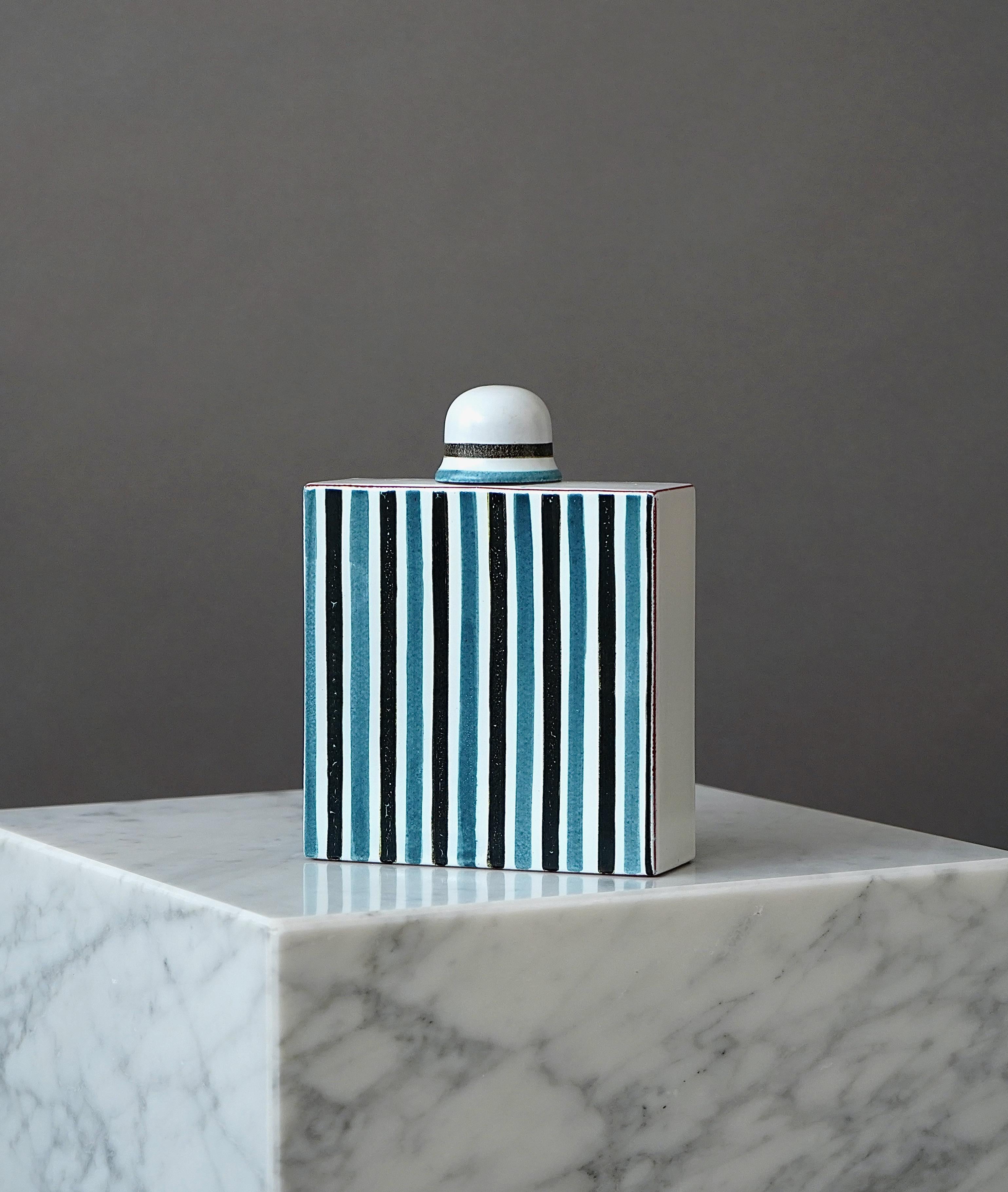 Suédois Bouteille à couvercle en faïence par Stig Lindberg pour Gustavsberg Studio, Suède, années 1950 en vente