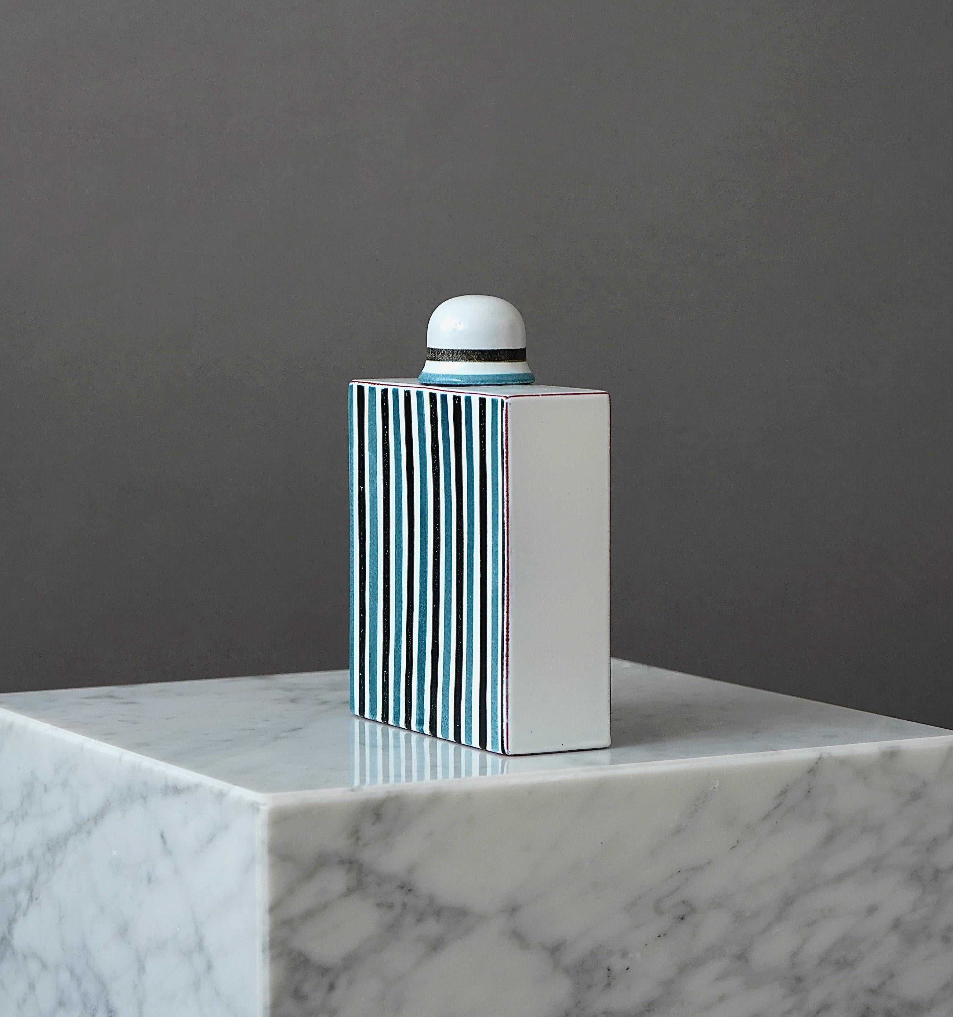 Bouteille à couvercle en faïence par Stig Lindberg pour Gustavsberg Studio, Suède, années 1950 Bon état - En vente à Malmö, SE