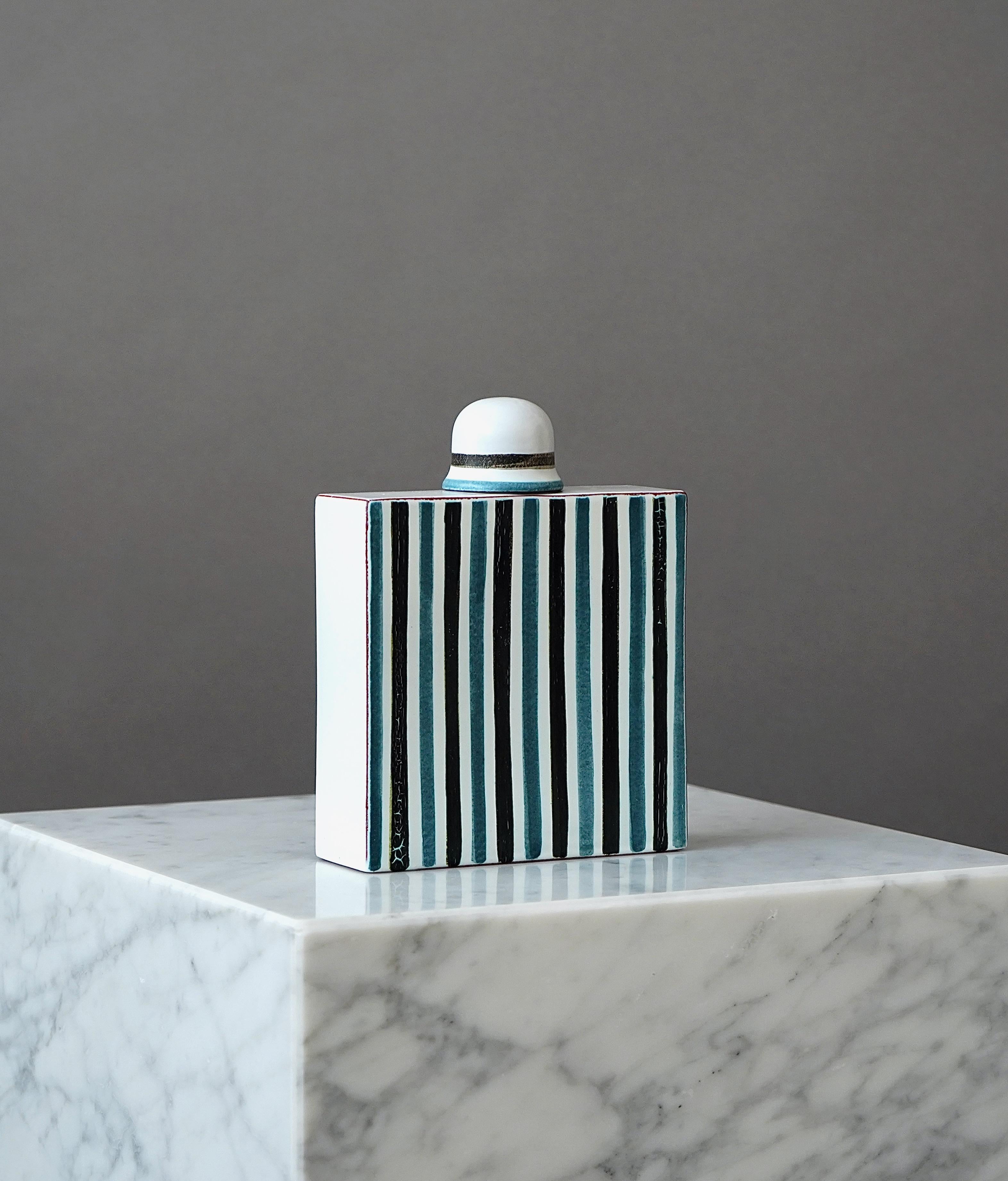 20ième siècle Bouteille à couvercle en faïence par Stig Lindberg pour Gustavsberg Studio, Suède, années 1950 en vente