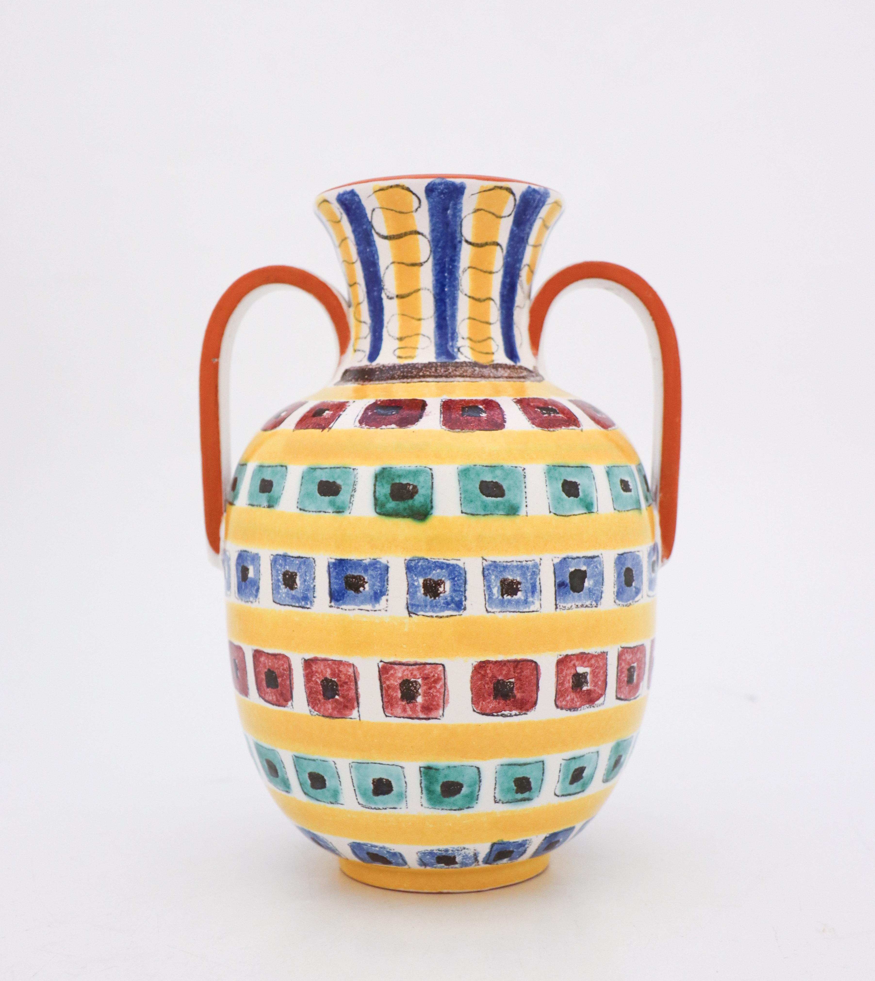 Vase aus Fayence von Wilhelm Kge, Gustavsberg, 1940er Jahre, skandinavisches Design im Zustand „Gut“ im Angebot in Stockholm, SE