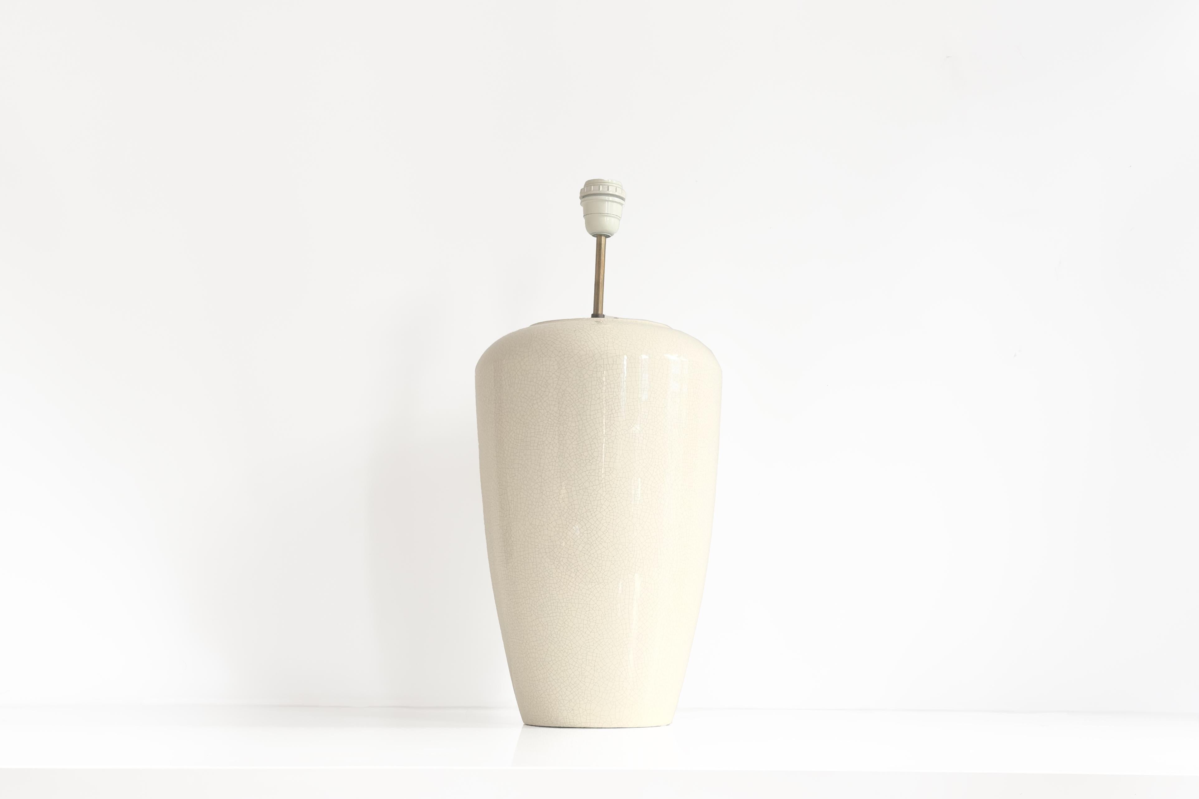 This exquisite 20th-century table lamp signed Charolles, showcases a refined eggshell-effect ceramic finish, exuding both elegance and timeless sophistication. The delicate texture of the ceramic base mimics the organic beauty of cracked eggshells,