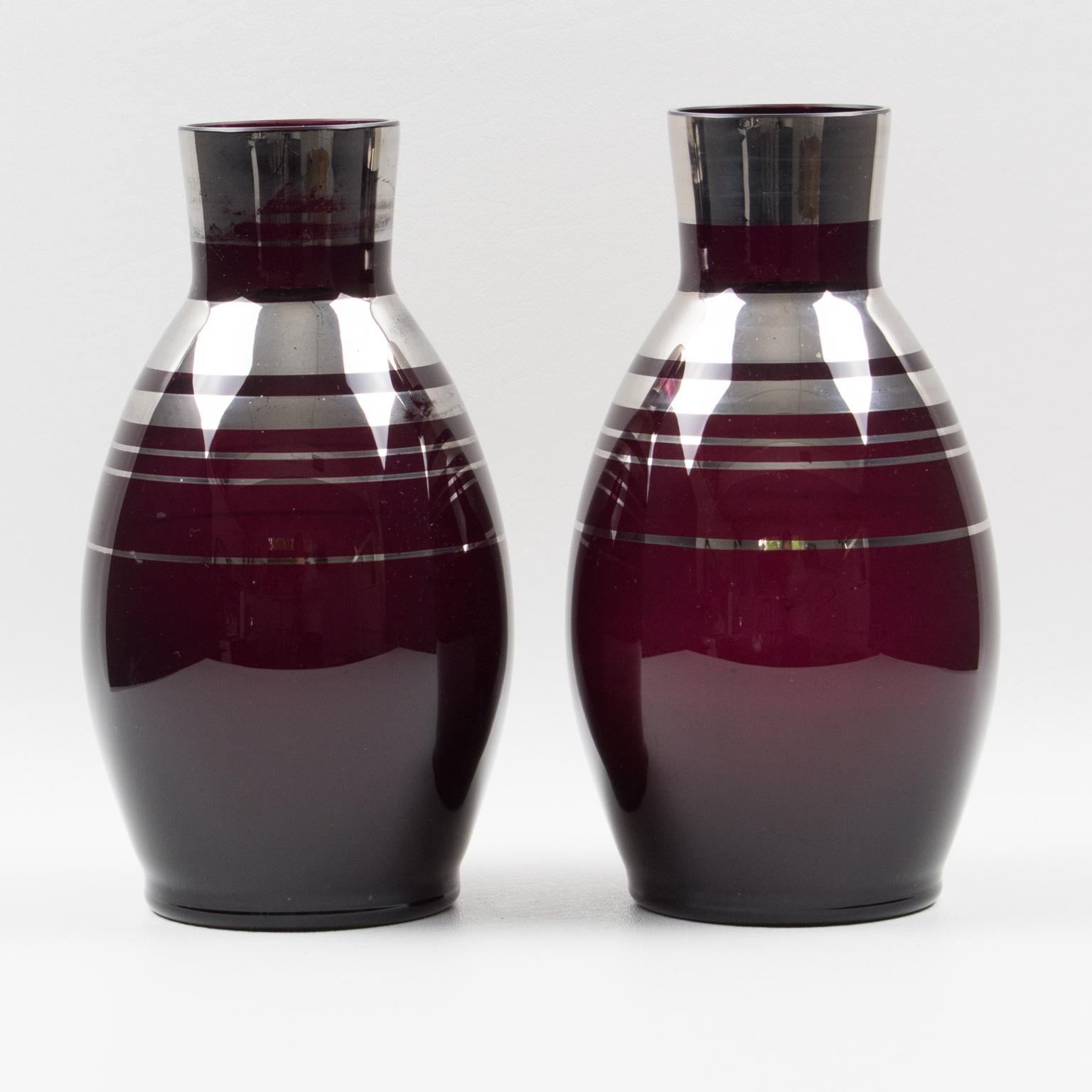 Vase Fains Art Deco en verre opalin noir recouvert d'argent, une paire, années 1930 en vente 3