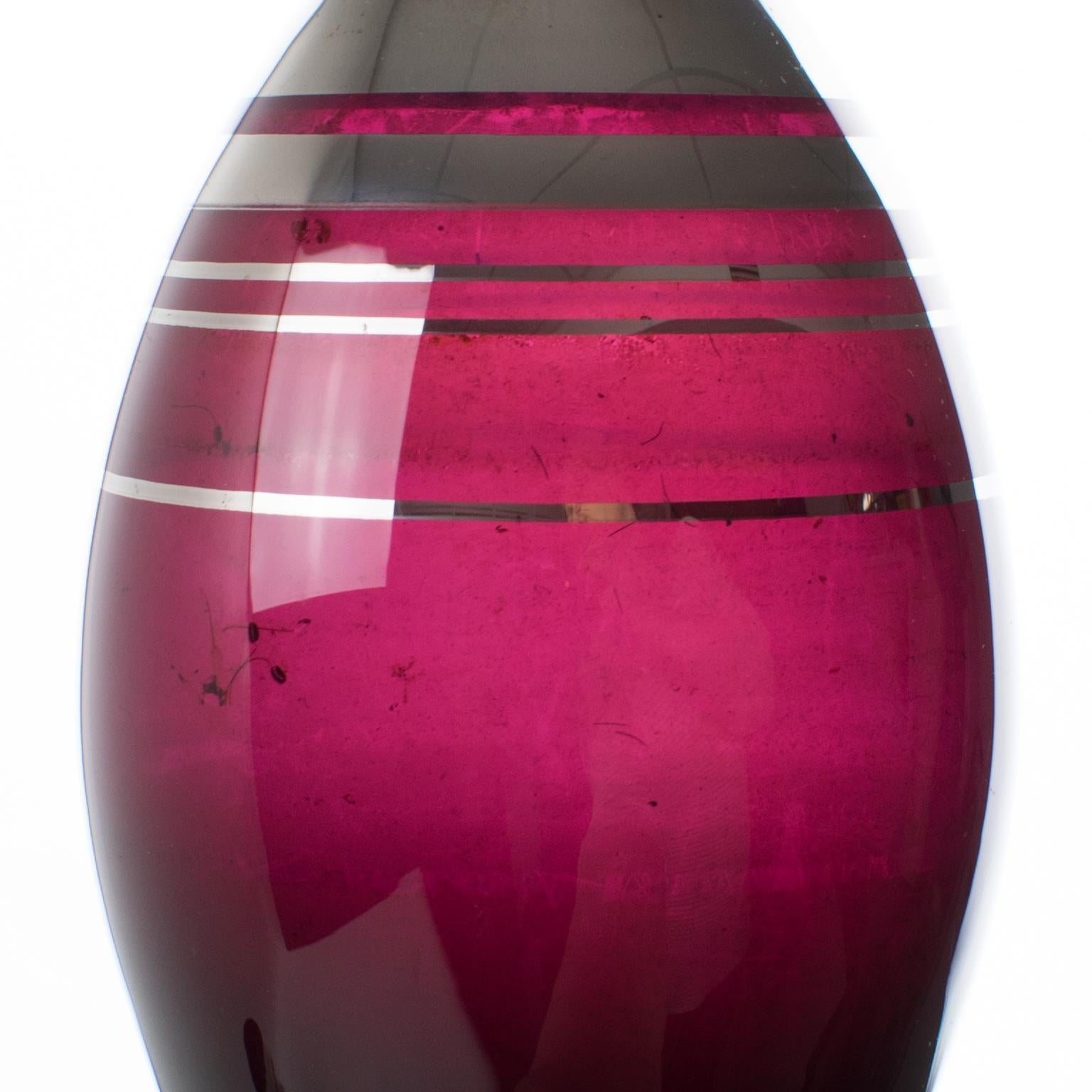 Vase Fains Art Deco en verre opalin noir recouvert d'argent, une paire, années 1930 en vente 6