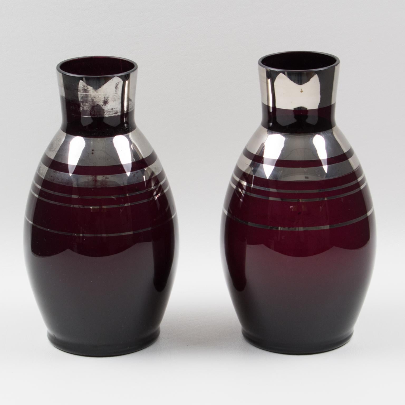 Vase Fains Art Deco en verre opalin noir recouvert d'argent, une paire, années 1930 en vente 2