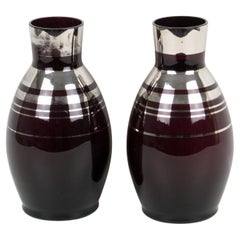 Vase Fains Art Deco en verre opalin noir recouvert d'argent, une paire, années 1930