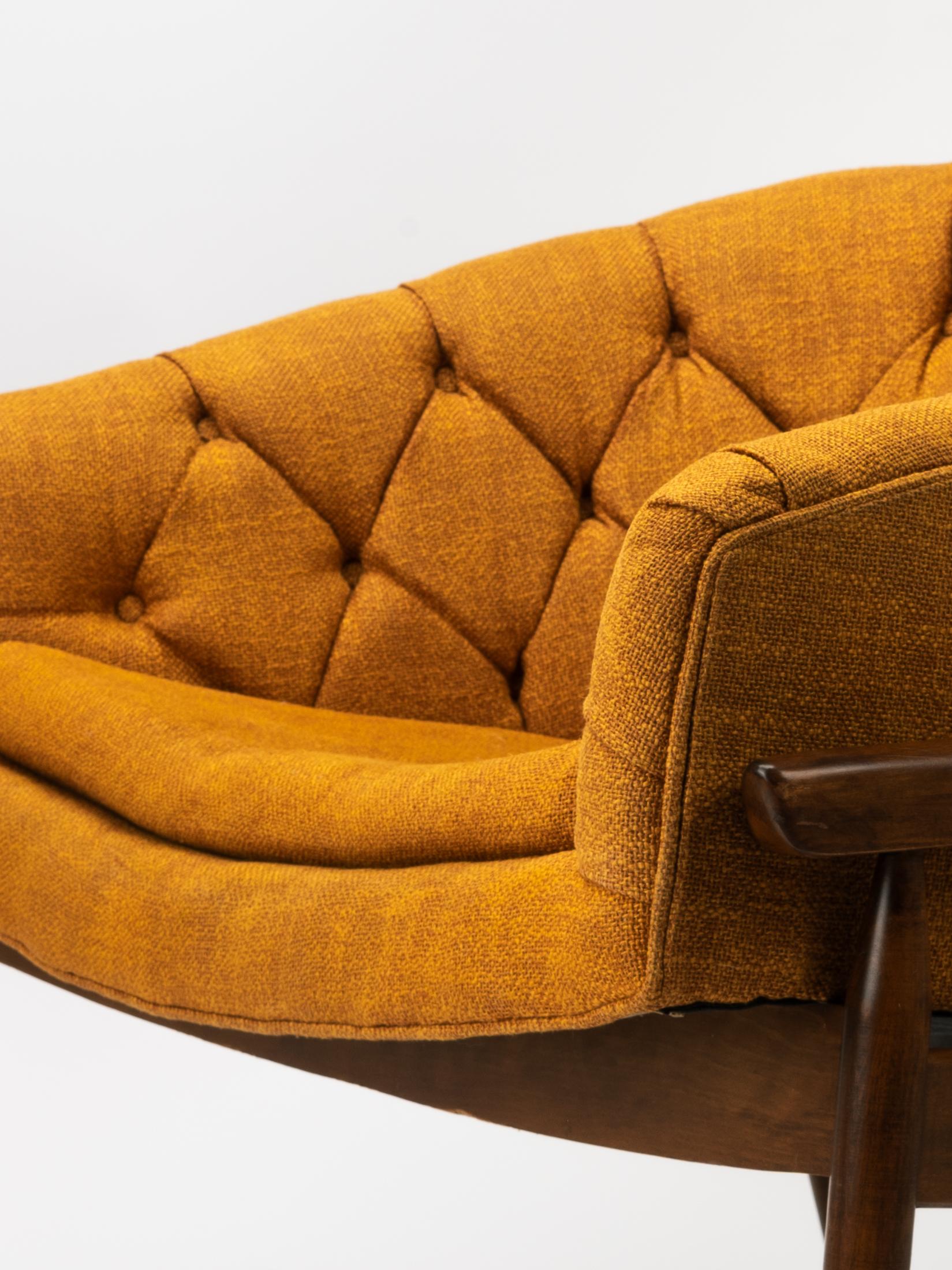 Fairfield Chair Co. Gold Tufted Mid-Century Barrel Back Lounge Chair For Sale 7