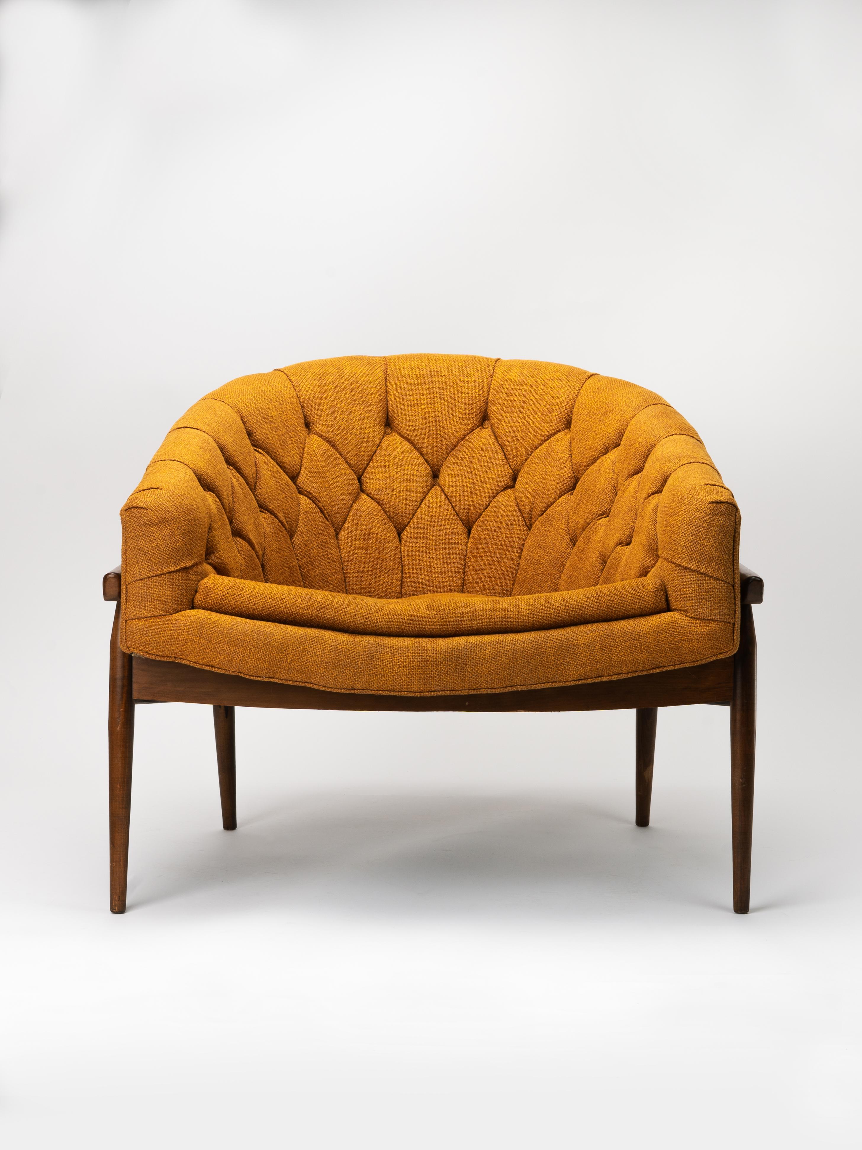 Exceptional and uber classic example of mid-century chair design. This vibrant, gold upholstery lounge chair has its original fabric and cushion. The fabric has been shampooed and cleaned, and the original webbing has been replaced with new Pirelli