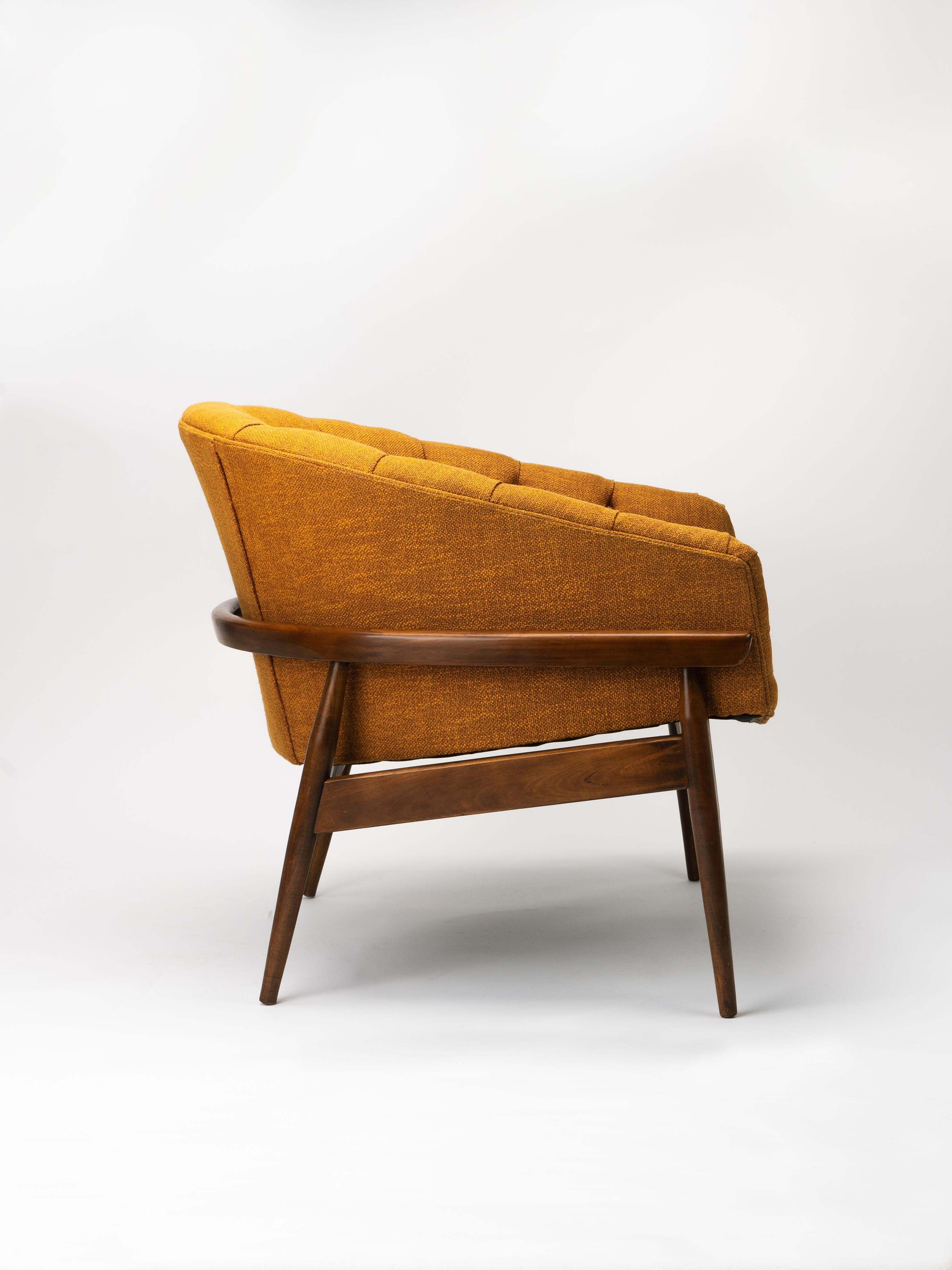 Fairfield Chair Co. Gold Tufted Mid-Century Barrel Back Lounge Chair In Good Condition For Sale In Fort Collins, CO