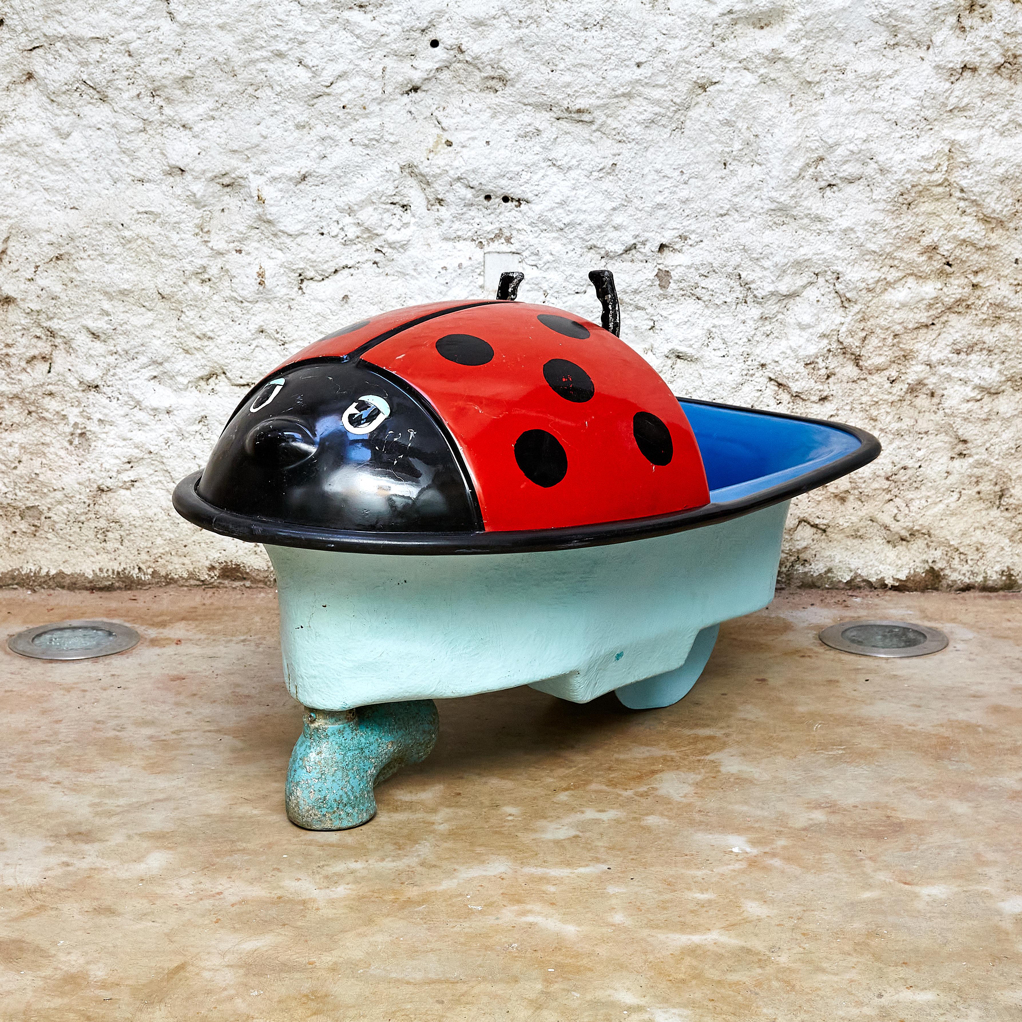 Fairground Ladybug, Kleines Boot, um 1970 (Moderne der Mitte des Jahrhunderts) im Angebot