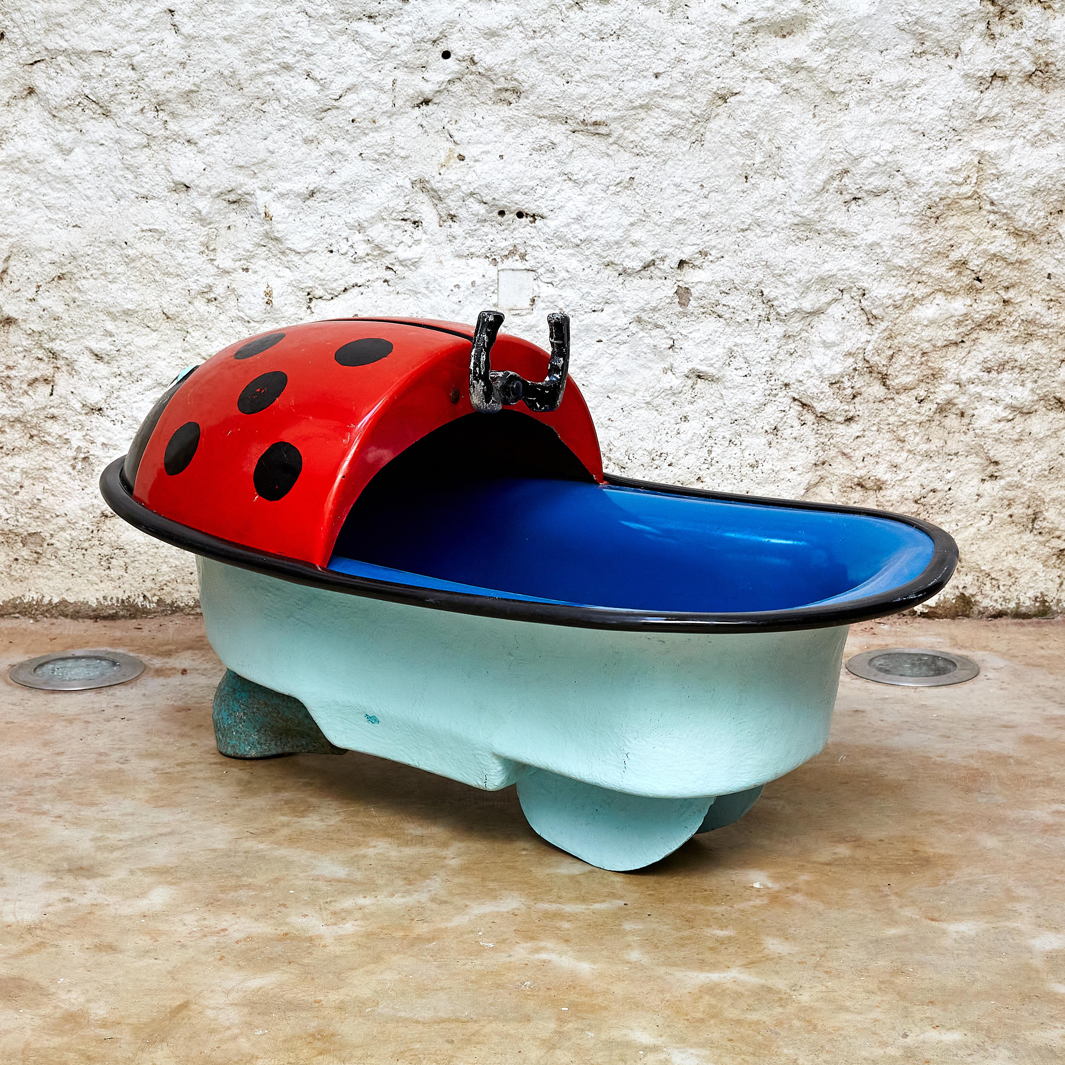 Fairground Ladybug, Kleines Boot, um 1970 (Gemalt) im Angebot