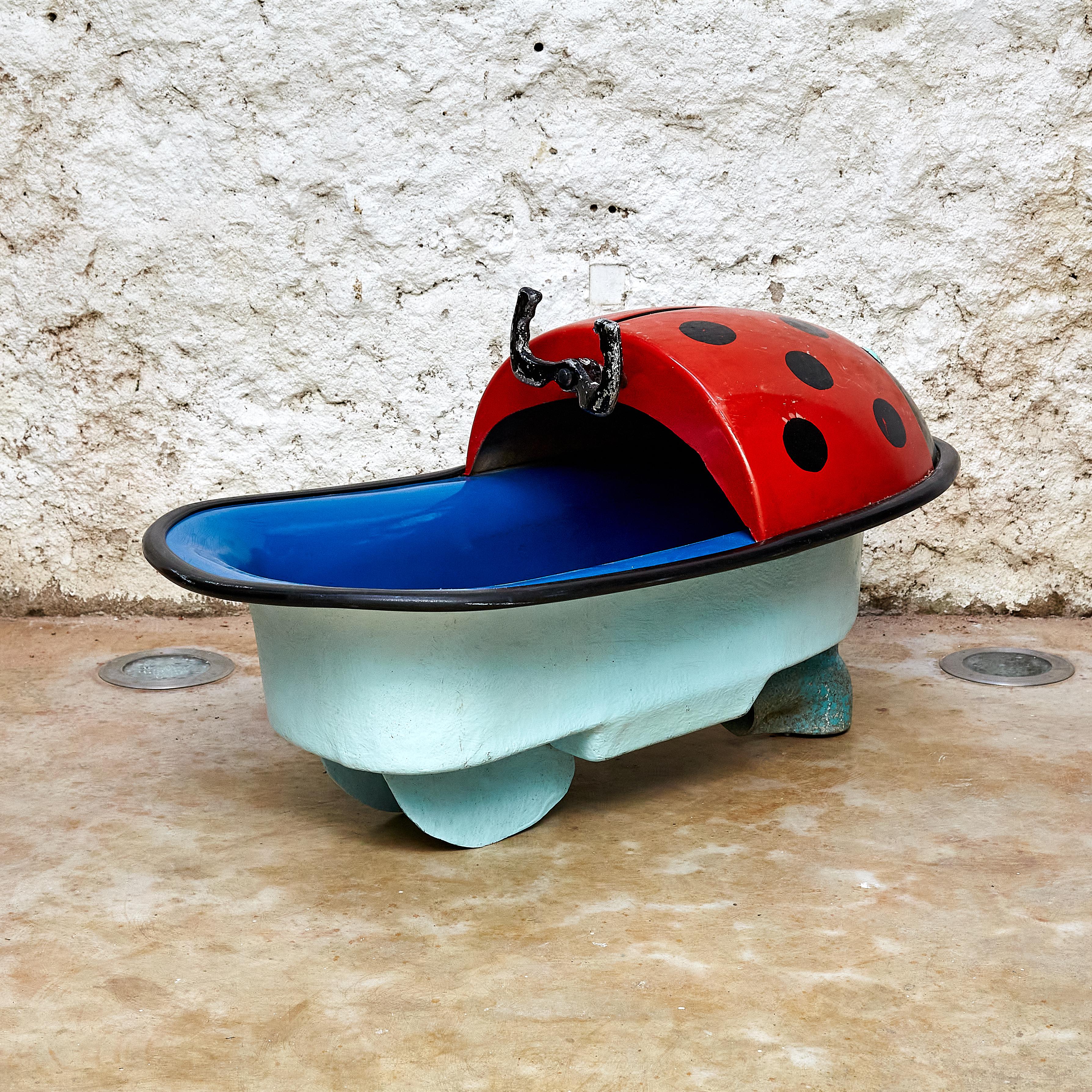 Fairground Ladybug, Kleines Boot, um 1970 (Ende des 20. Jahrhunderts) im Angebot