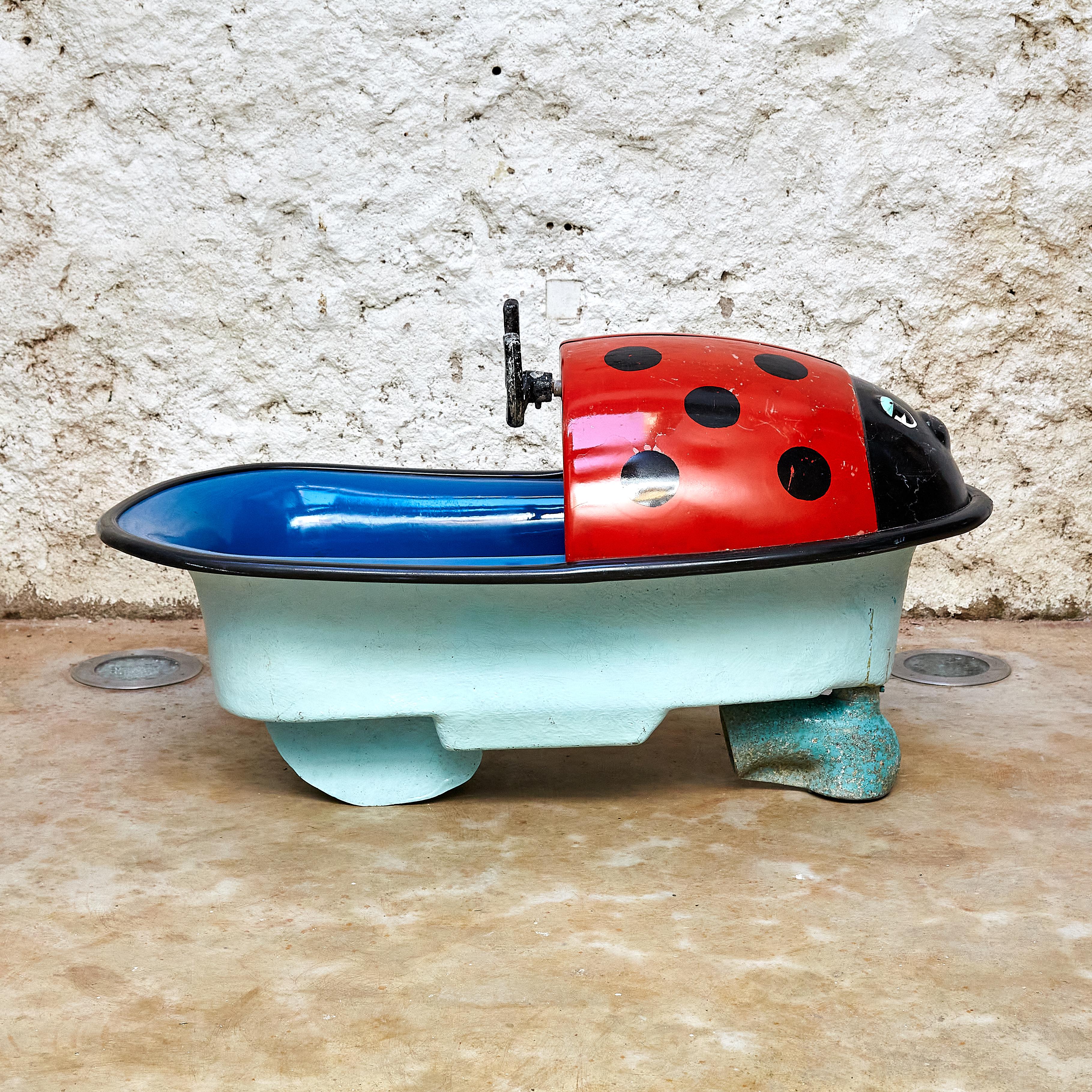 Fairground Ladybug, Kleines Boot, um 1970 (Glasfaser) im Angebot