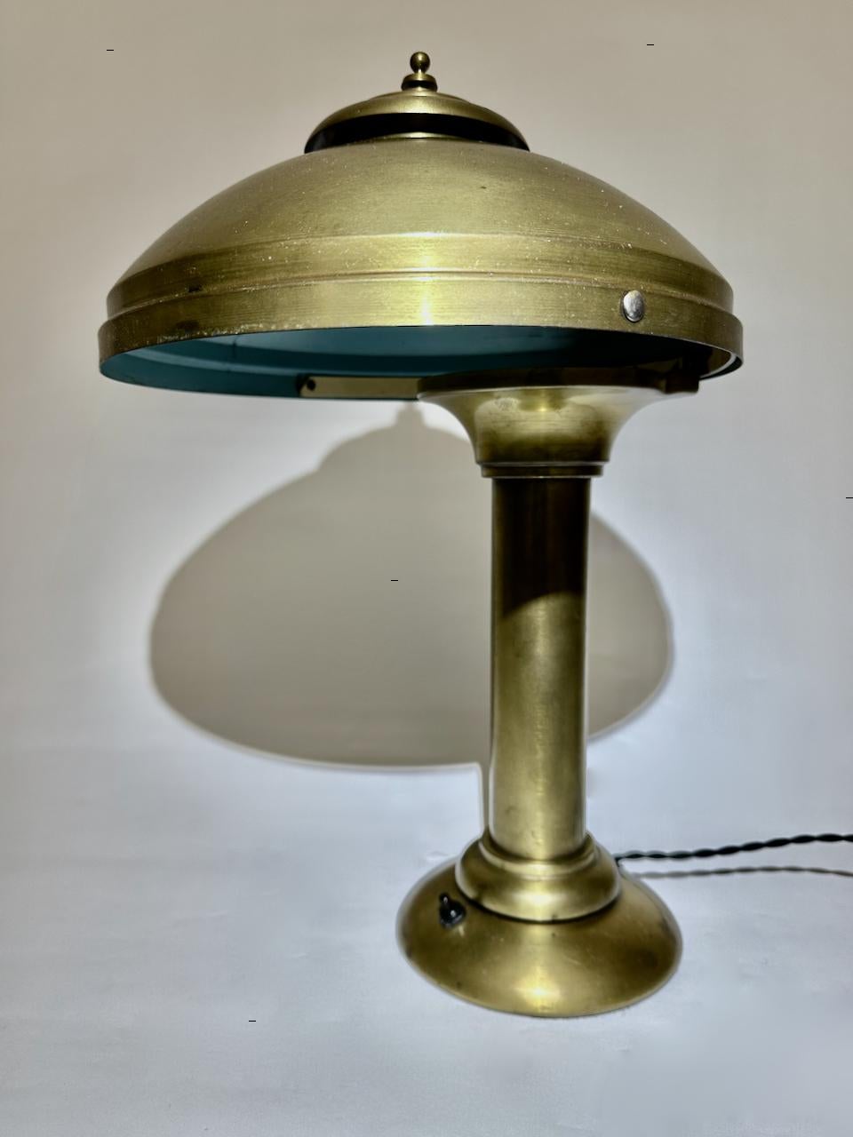 Fairies Mfg. Co. Cantilever All Brass Shaded Desk Lamp, 1920s For Sale 4