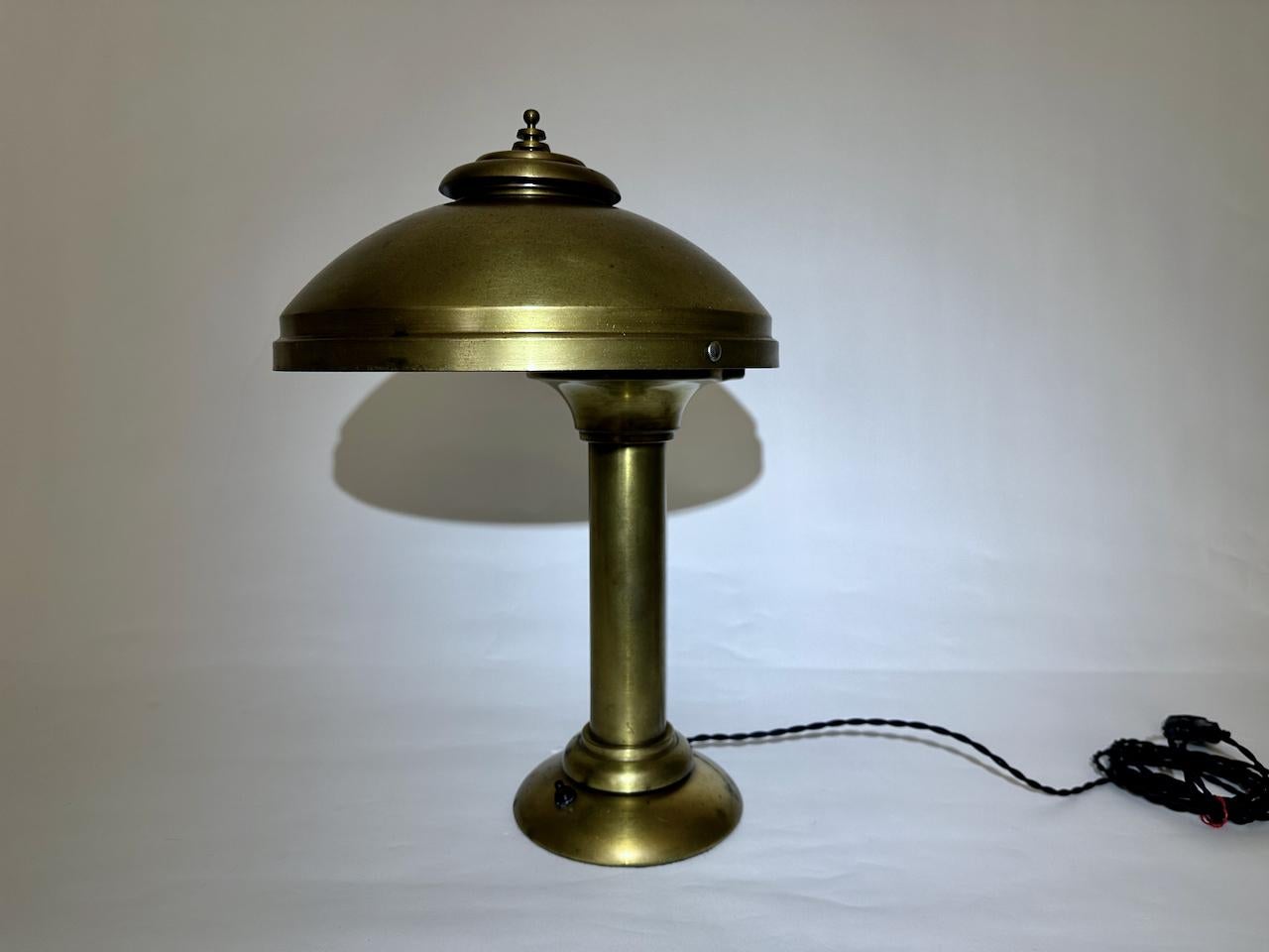 Fairies Mfg. Co. Cantilever All Brass Shaded Desk Lamp, 1920s For Sale 2