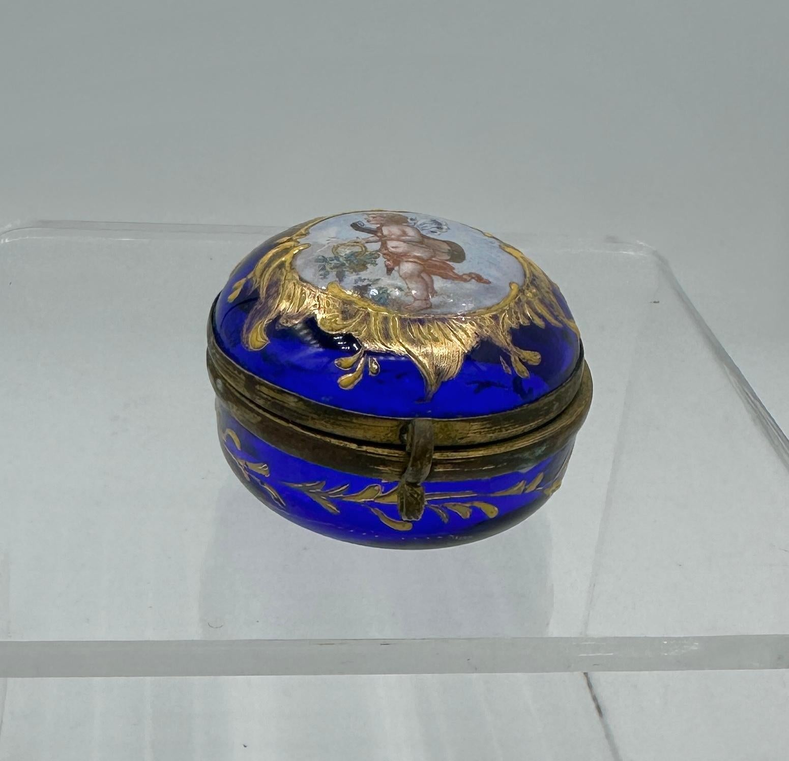 Fairy Cherub Engel Schmetterlings Flügel Sonnenschliff Emaille Patch Jewelry Box Blau Moser im Angebot 4