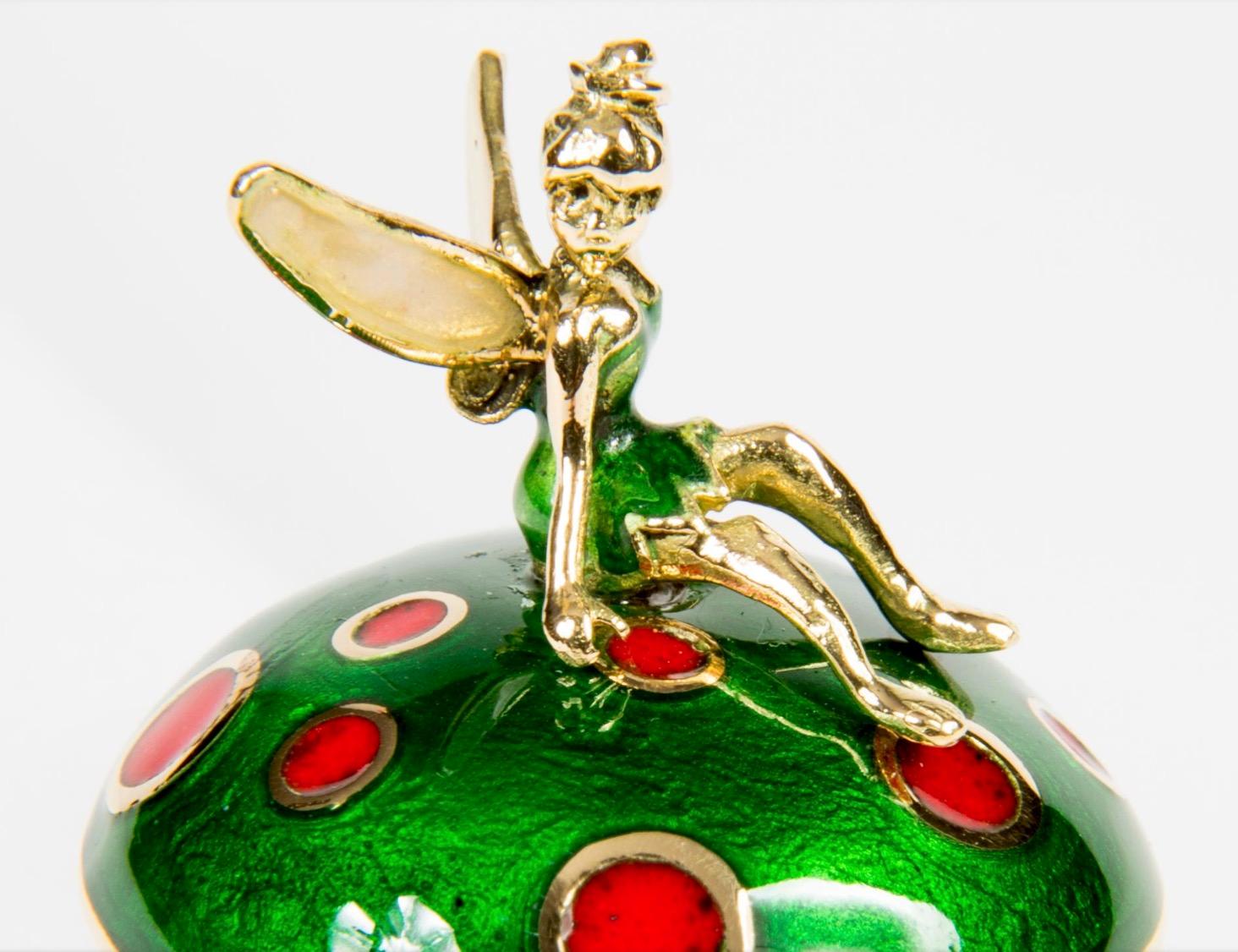 Fairy Tale Red and Green Enamel 18 Karat Yellow Gold Cocktail Ring For Sale 2