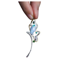 Collier Fairy Whisper - Fire Opal en or blanc 18 carats avec diamants et saphirs