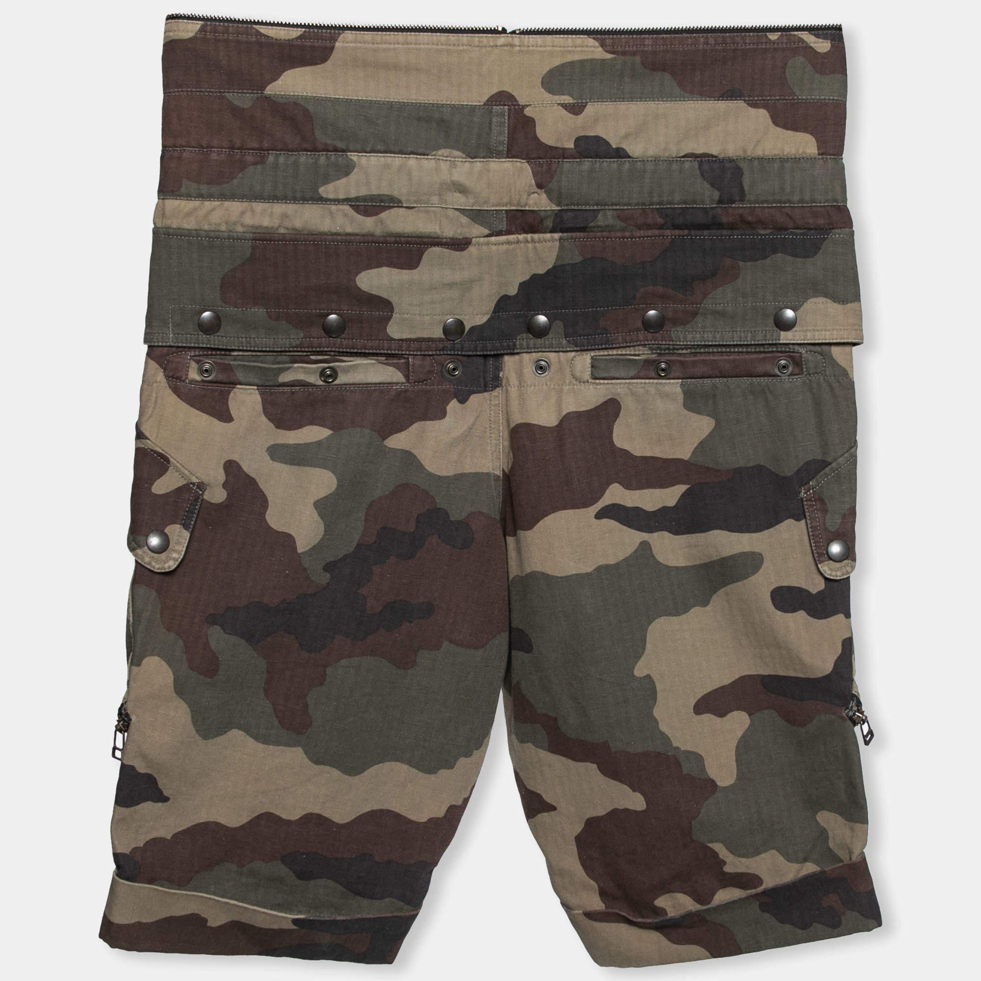 Mit diesen Shorts von Faith Connexion verbringen Sie den Tag bequem und stilvoll. Sie sind aus Baumwolle mit Camouflage-Aufdruck gefertigt und zeigen sich mit aufgerollten Bündchen. Diese Shorts sind mit einem Reißverschluss versehen. Aktualisieren