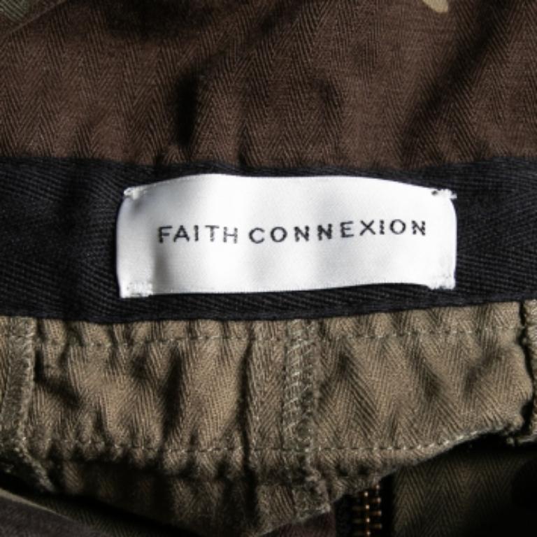 Faith Connexion Camouflage Printed Cotton Rolled Up Cuffs Shorts S In Good Condition For Sale In Dubai, Al Qouz 2